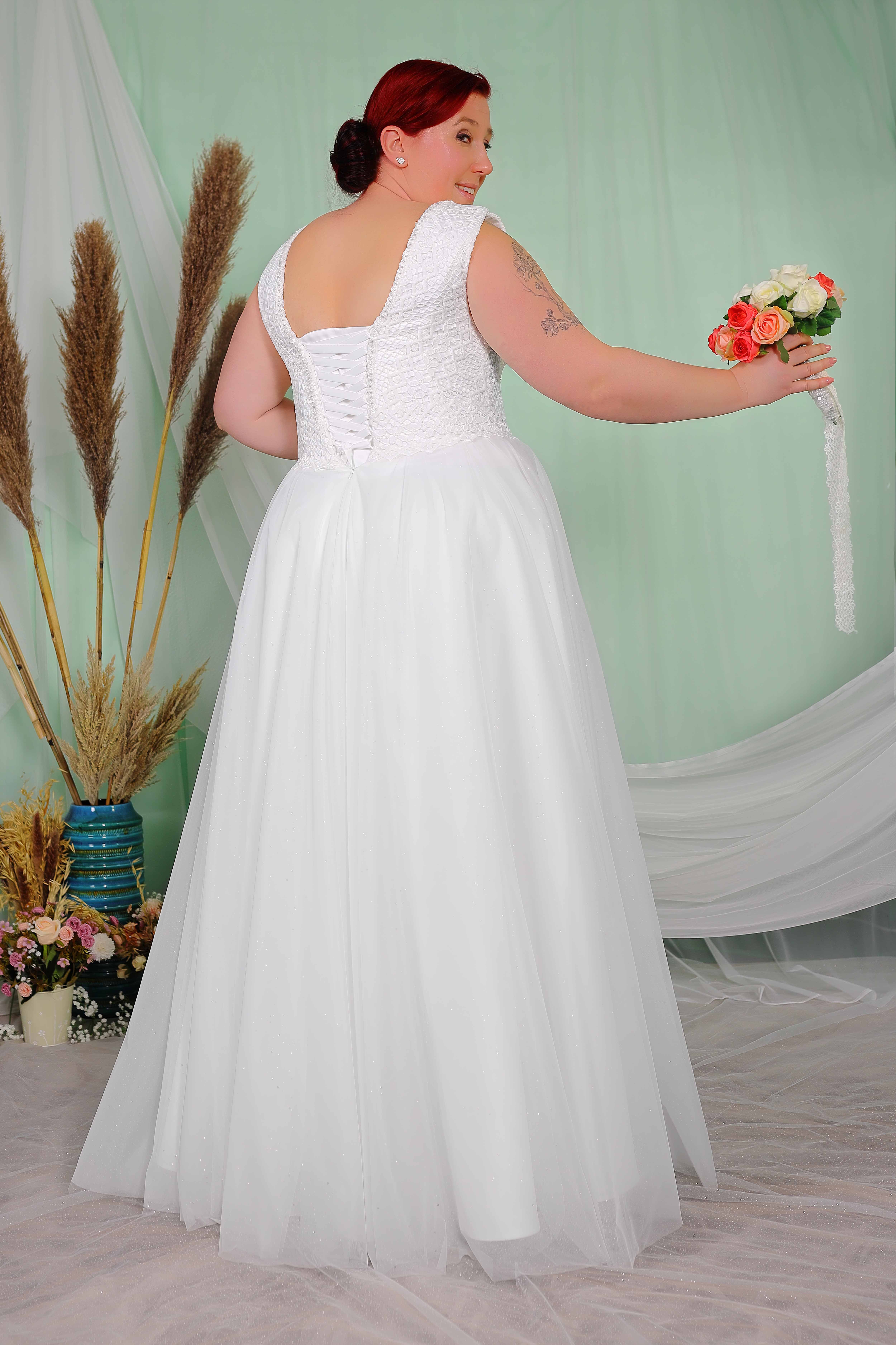 Schantal Brautkleid aus der Kollektion „Queen XXL“, Modell 14008 XXL. Foto 4