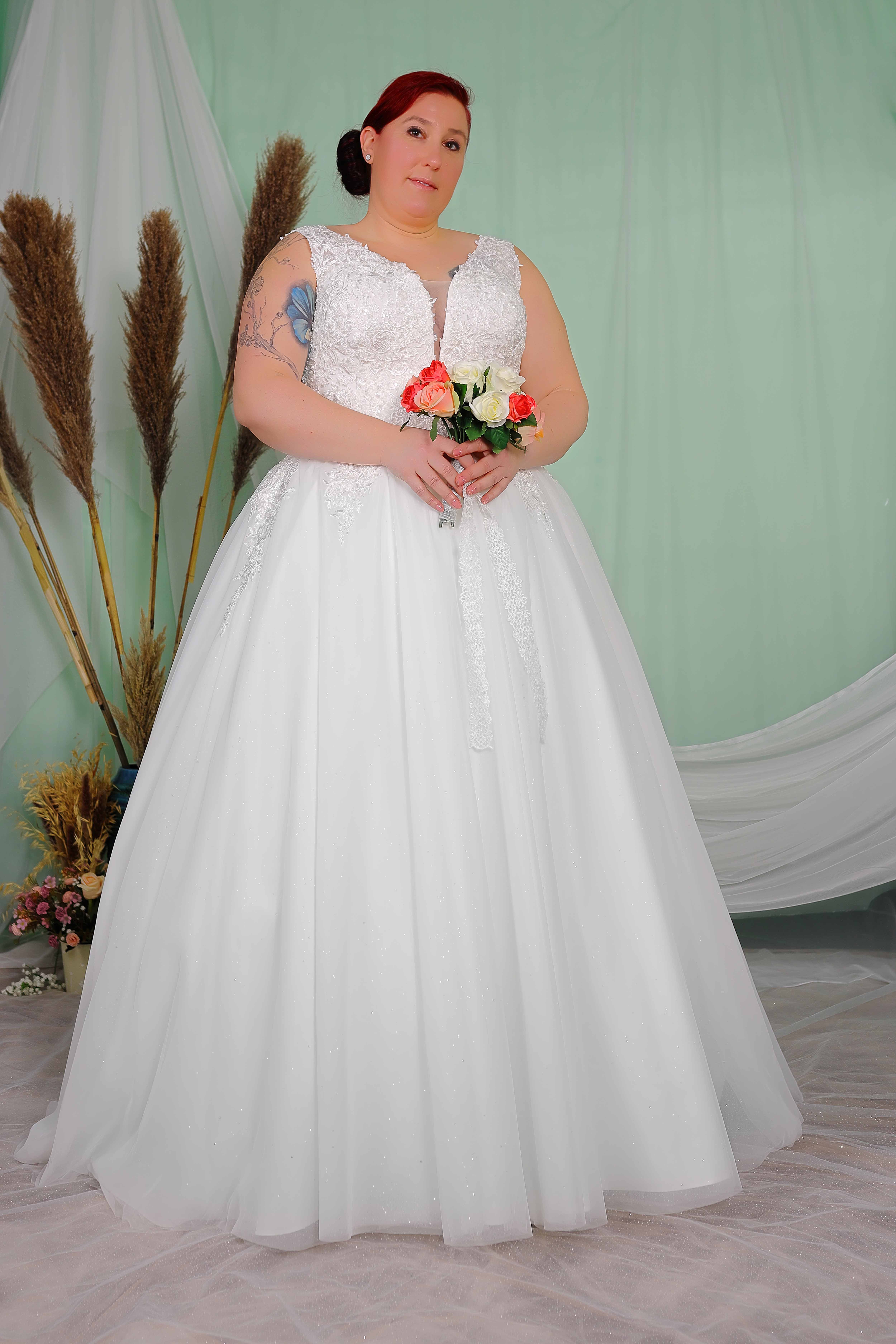 Schantal Brautkleid aus der Kollektion „Queen XXL“, Modell 14010 XXL. Foto 1