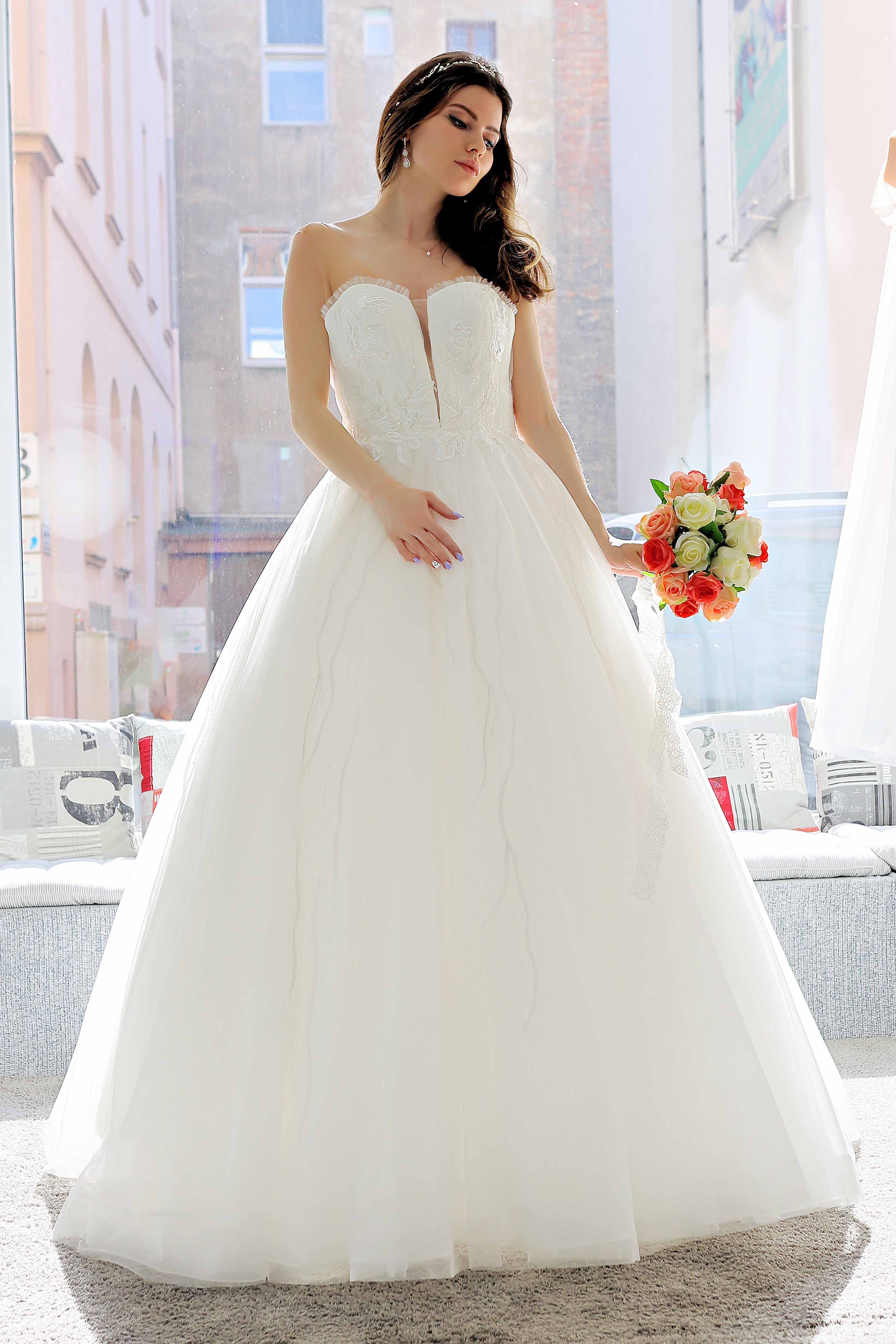 Schantal Brautkleid aus der Kollektion „Pilar“, Modell 14022. Foto 4