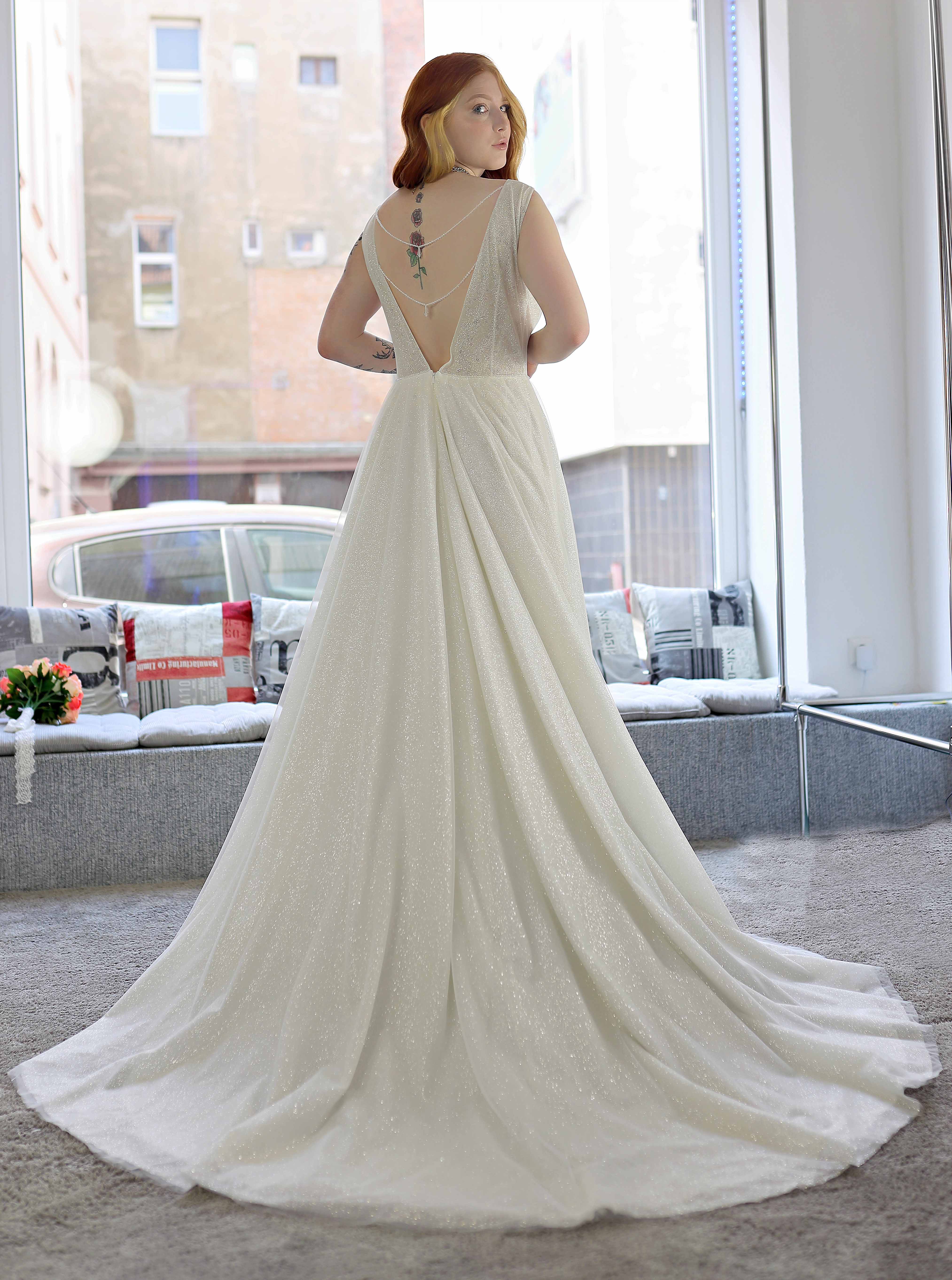 Schantal Brautkleid aus der Kollektion „Traum“, Modell 14025. Foto 6