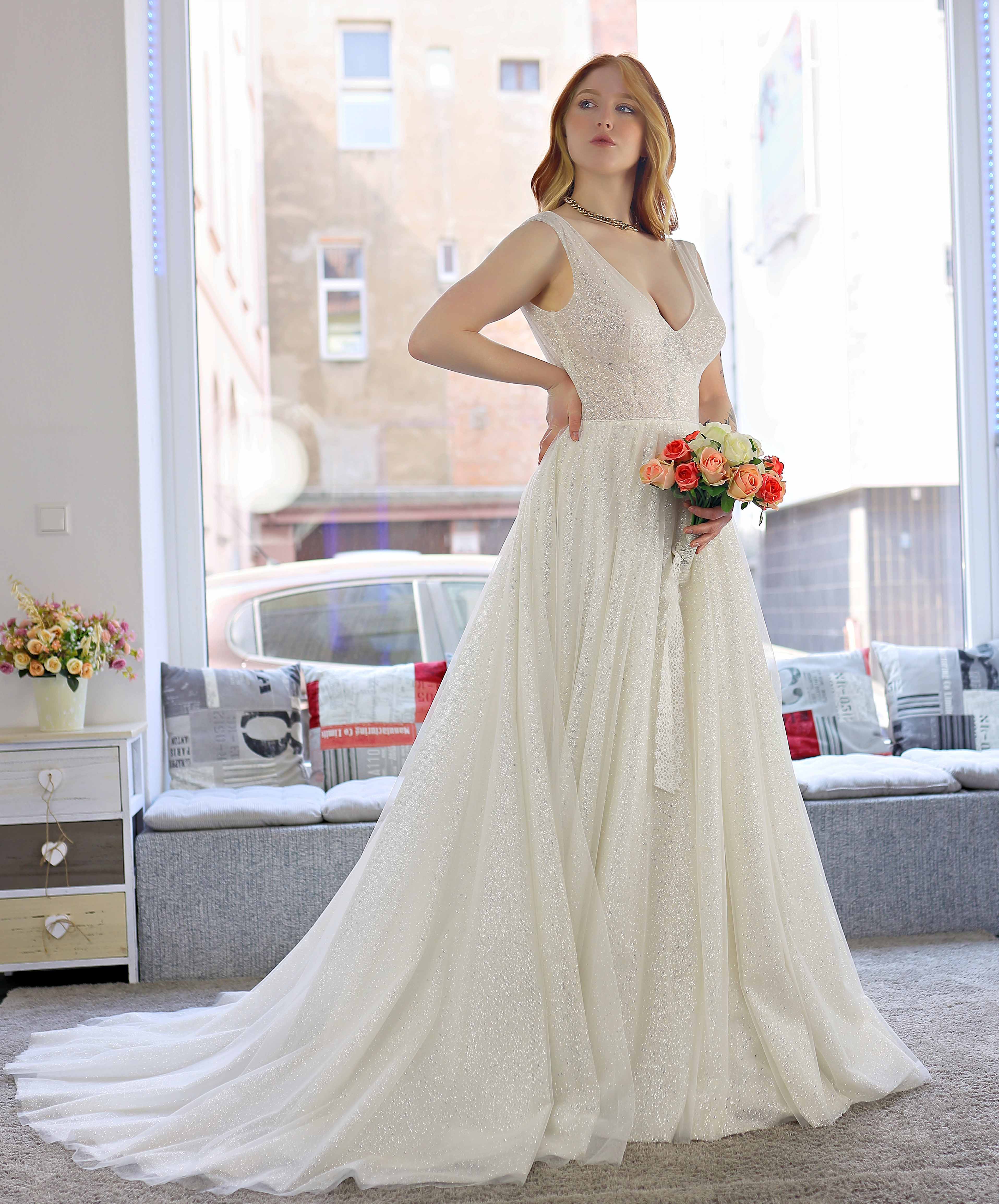 Schantal Brautkleid aus der Kollektion „Pilar“, Modell 14025. Foto 3