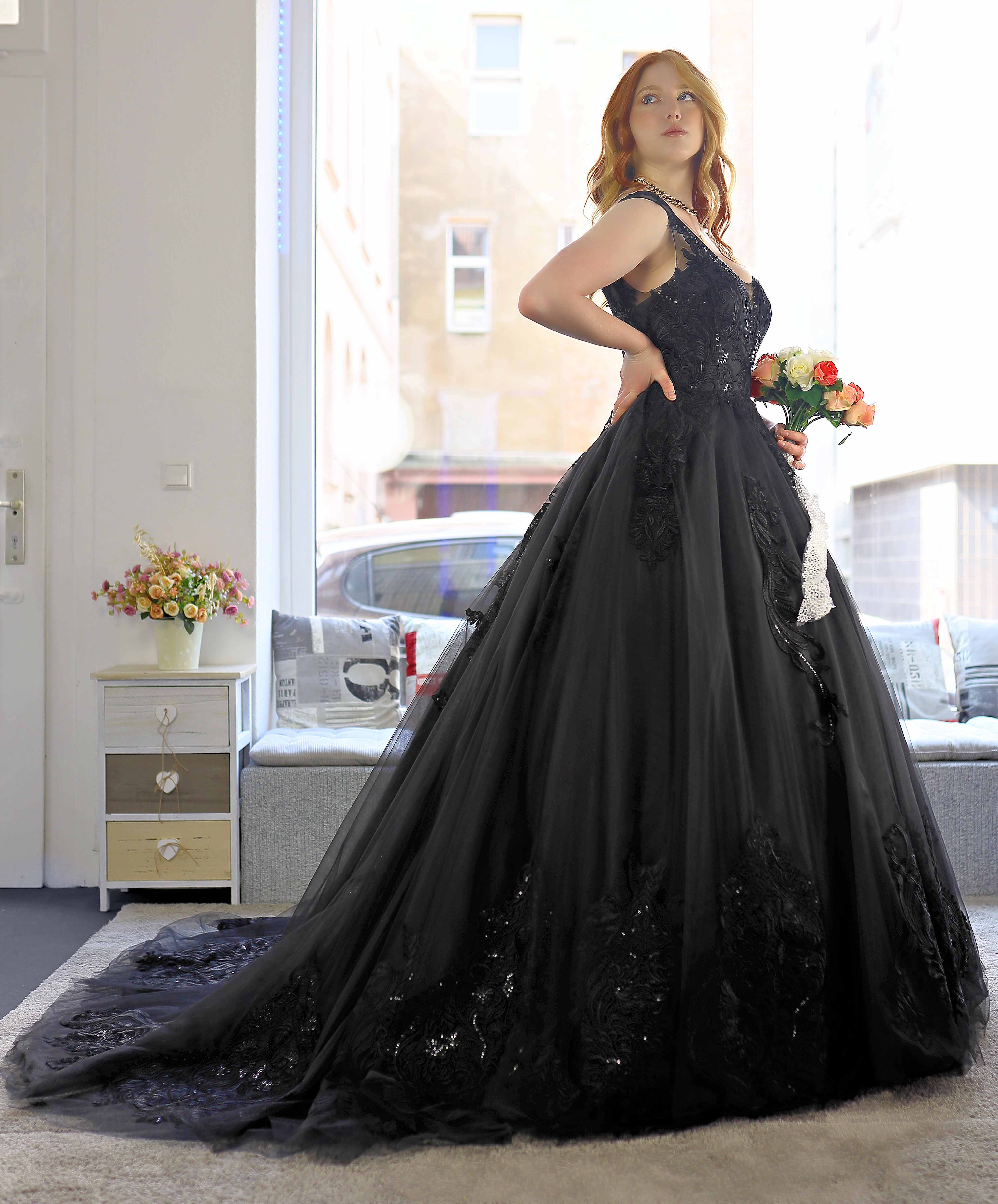 Schantal Brautkleid aus der Kollektion „Pilar“, Modell 14029. Foto 4
