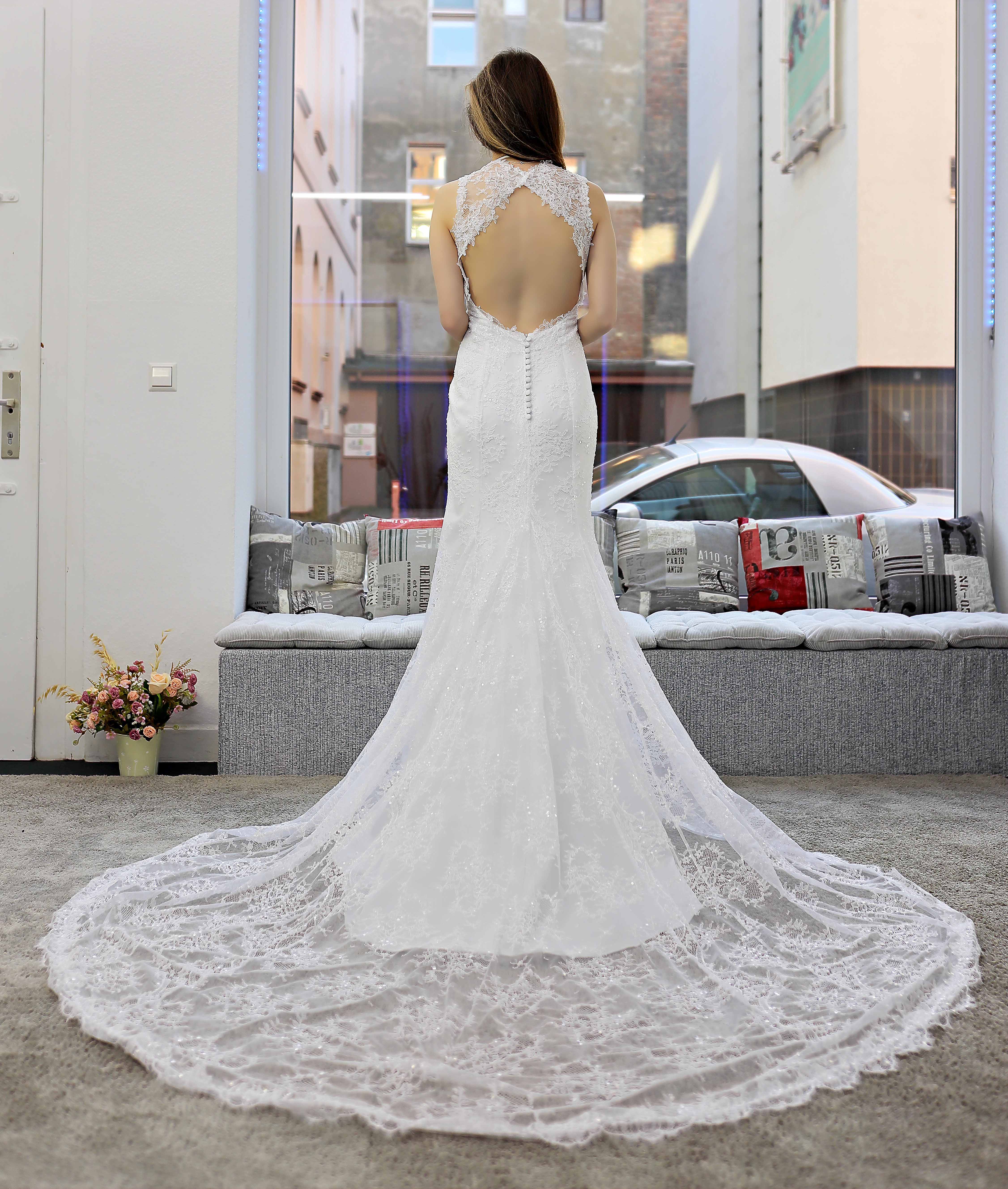 Schantal Brautkleid aus der Kollektion „Pilar“, Modell 14046. Foto 4