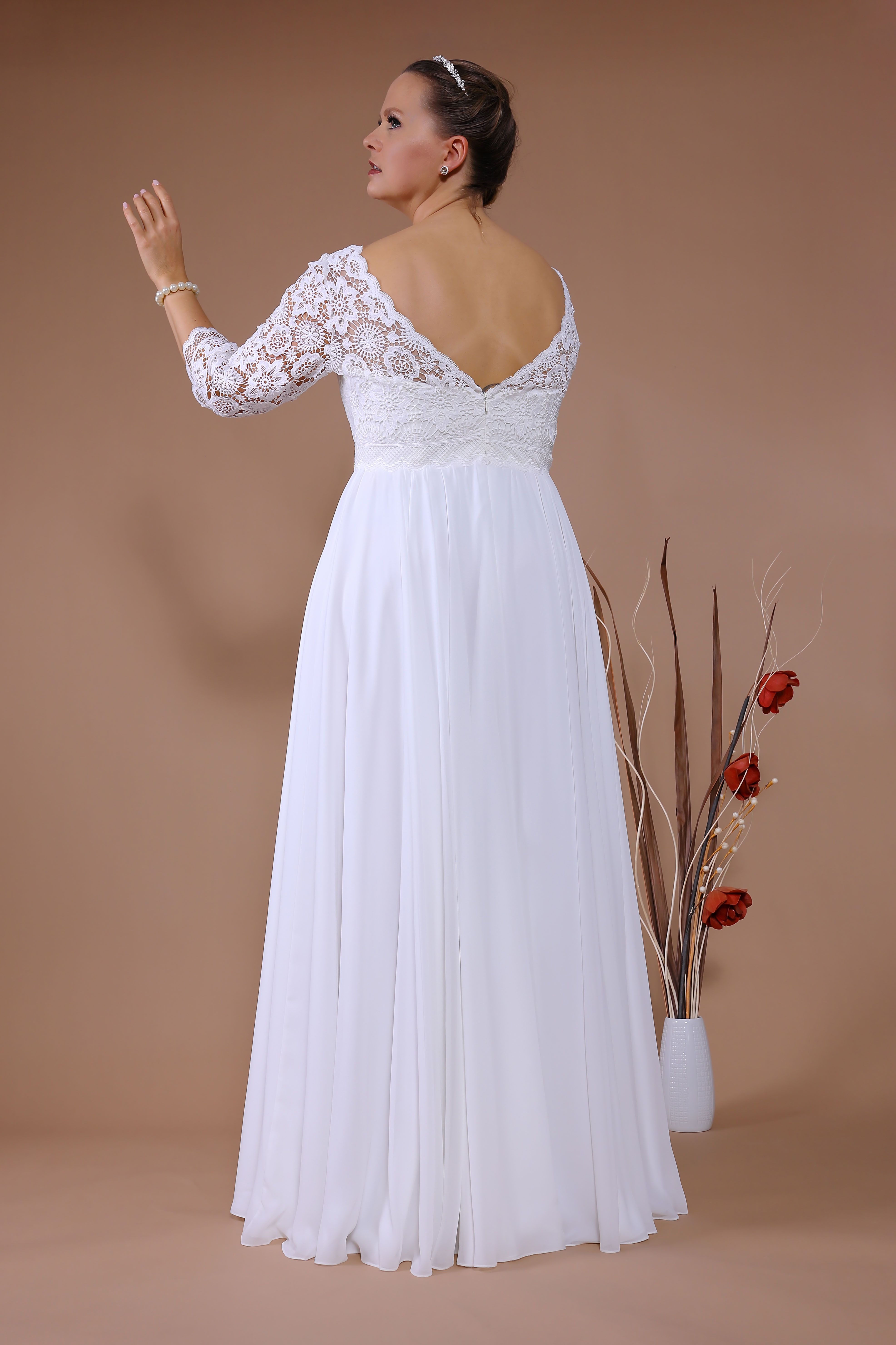 Schantal Brautkleid aus der Kollektion „Queen XXL“, Modell 14066 XXL. Foto 5