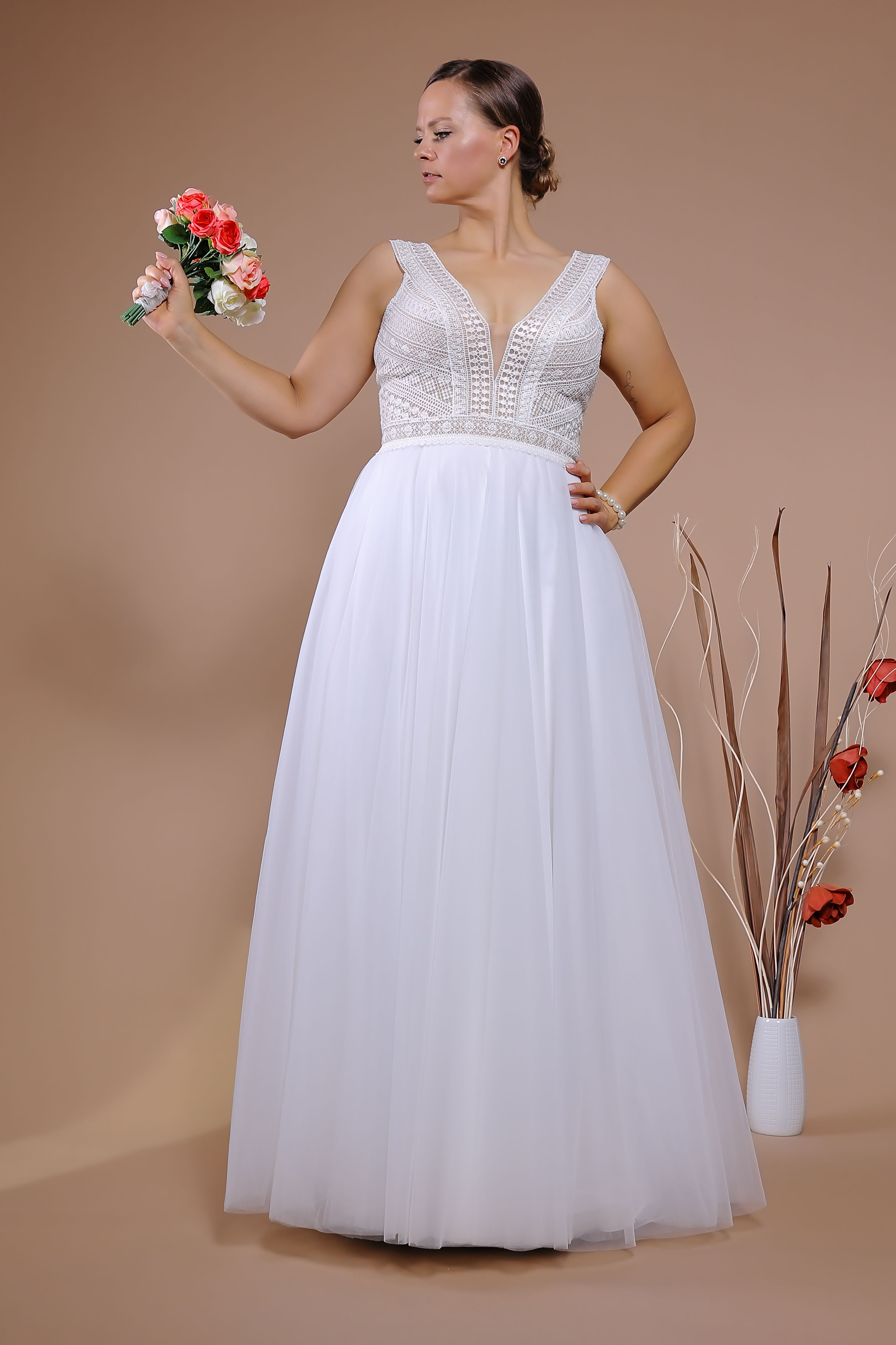 Schantal Brautkleid aus der Kollektion „Queen XXL“, Modell 14070 XXL.