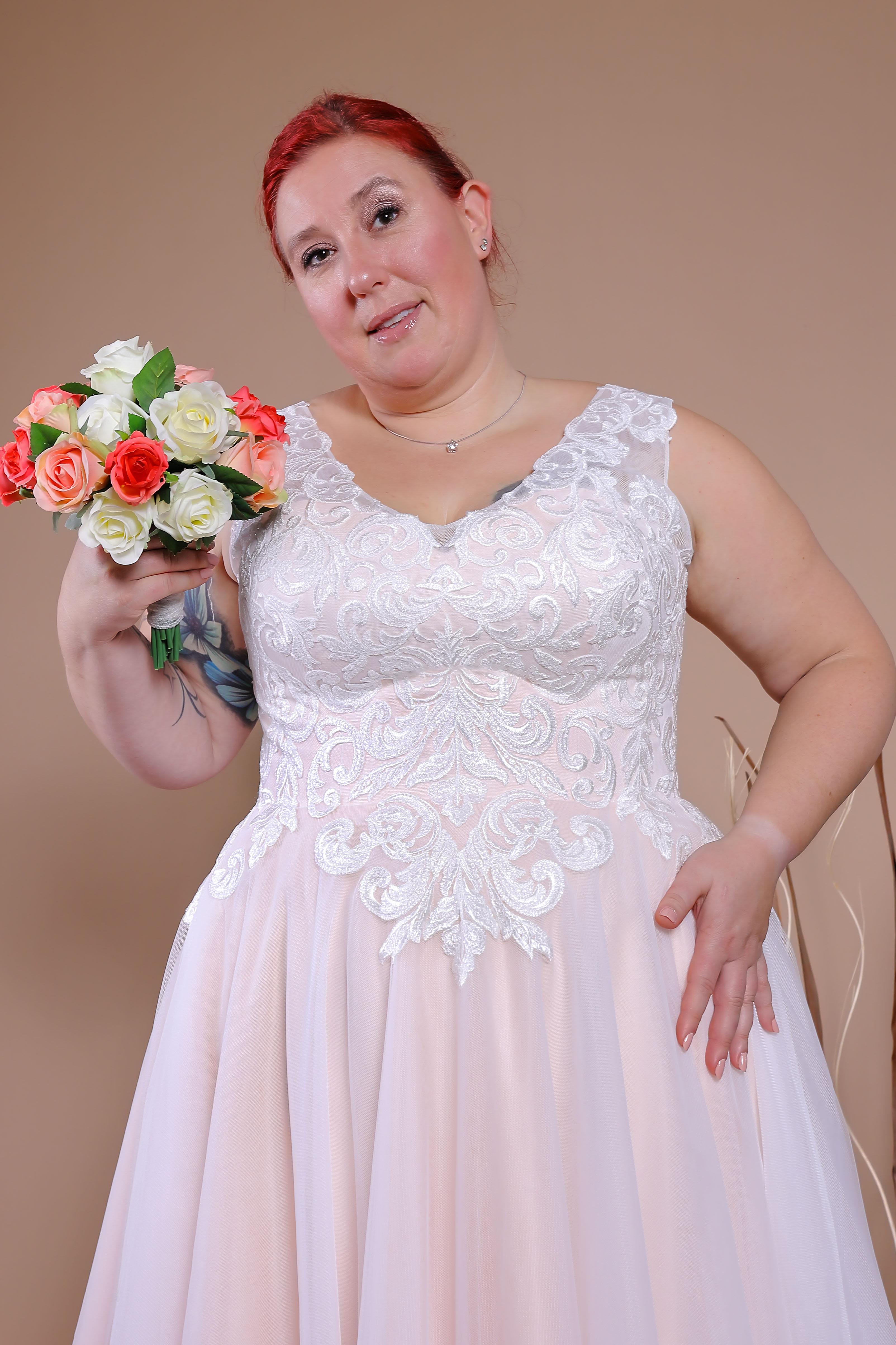 Schantal Brautkleid aus der Kollektion „Queen XXL“, Modell 14072 XXL. Foto 3