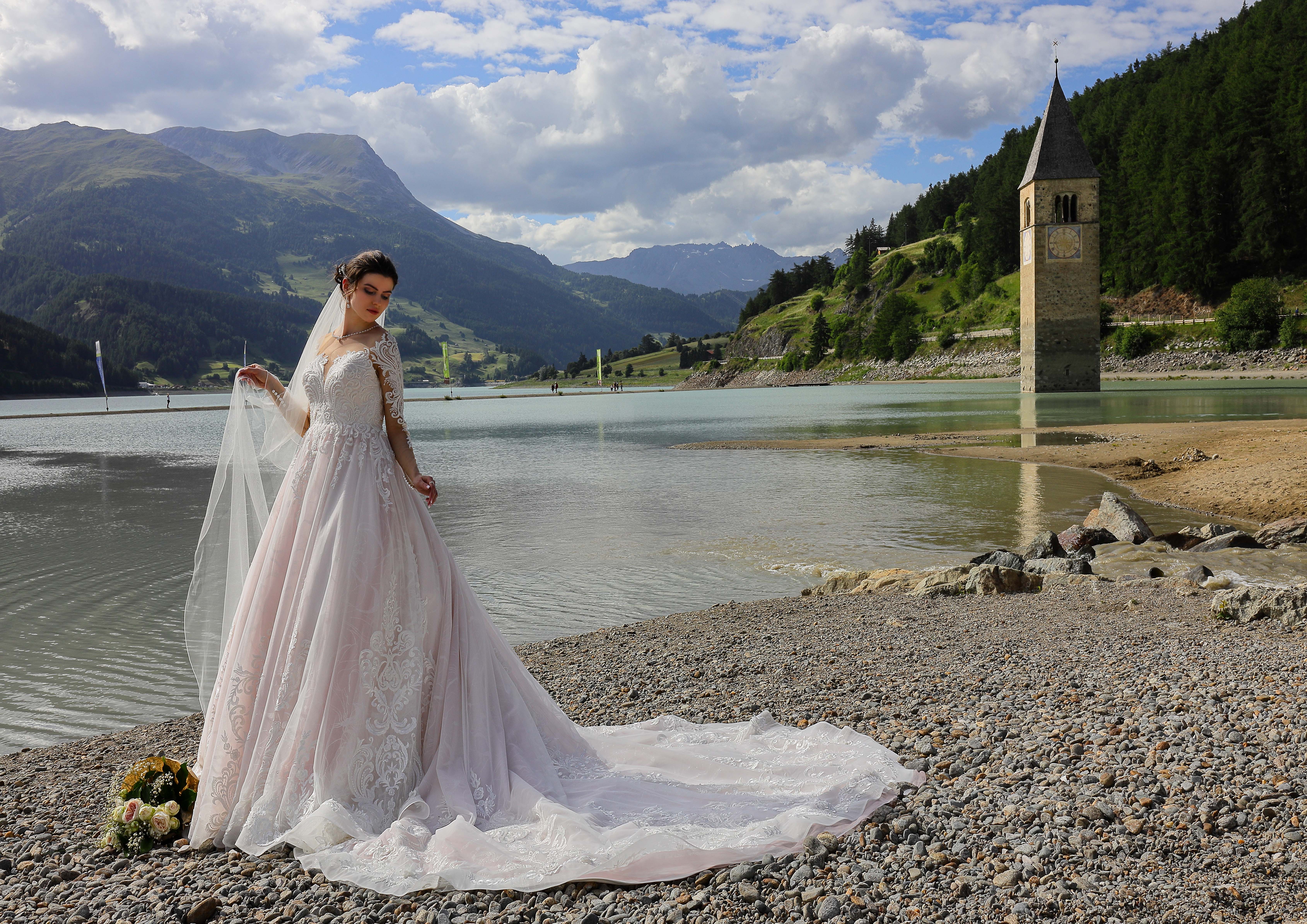Schantal Brautkleid aus der Kollektion „Pilar“, Modell 14085 / Exklusiv. Foto 2