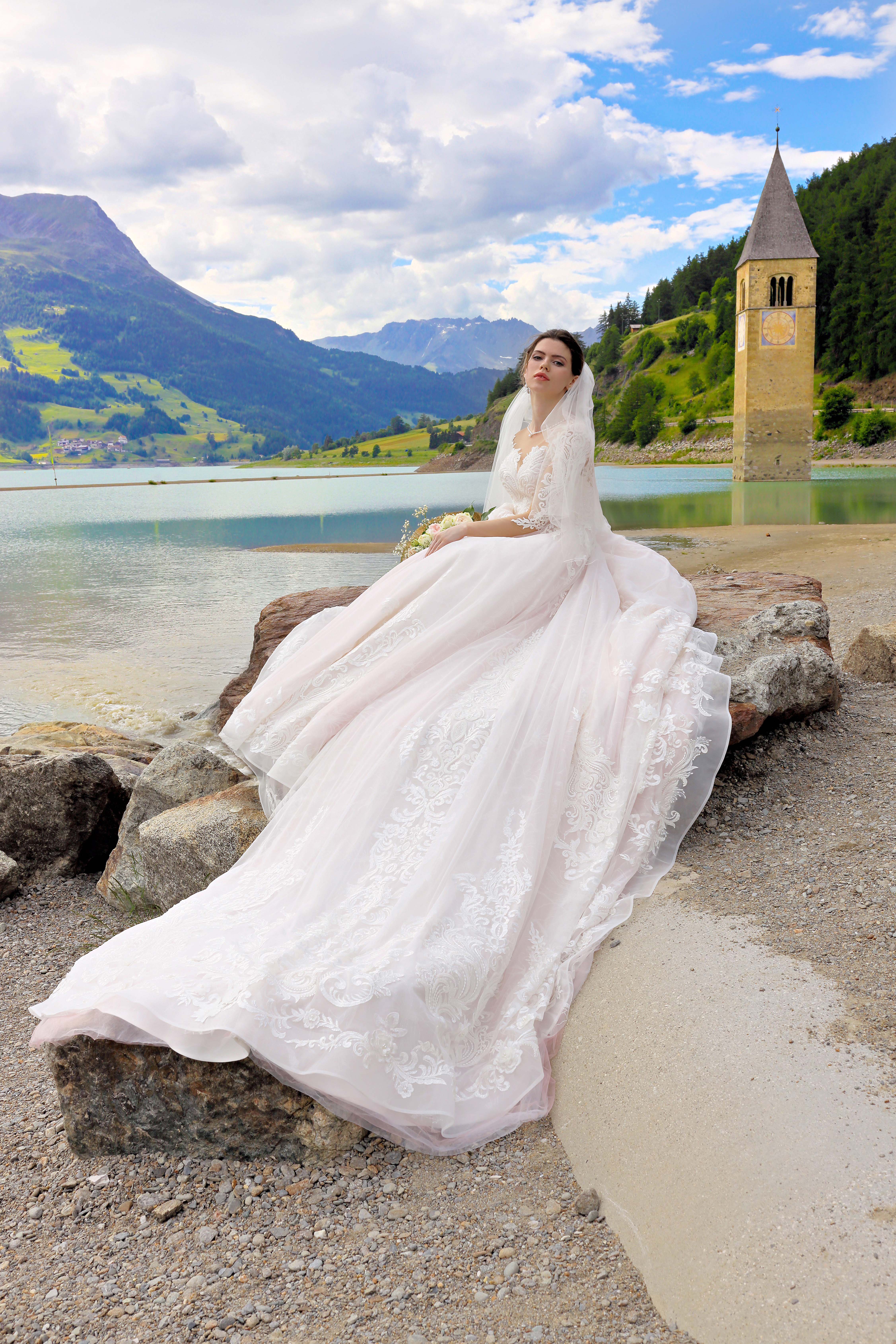 Schantal Brautkleid aus der Kollektion „Pilar“, Modell 14085 / Exklusiv. Foto 4