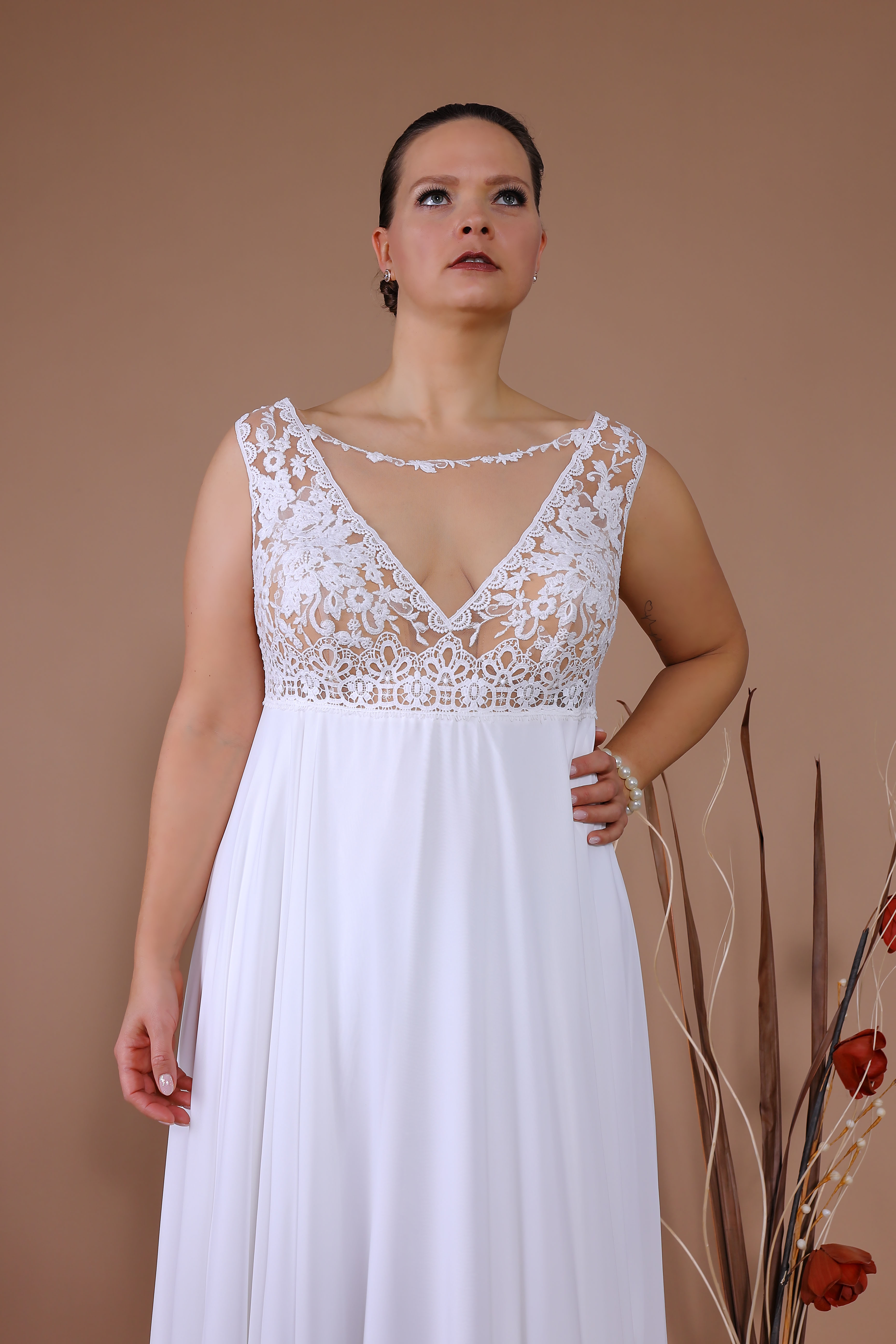 Schantal Brautkleid aus der Kollektion „Queen XXL“, Modell 14135 XXL. Foto 4