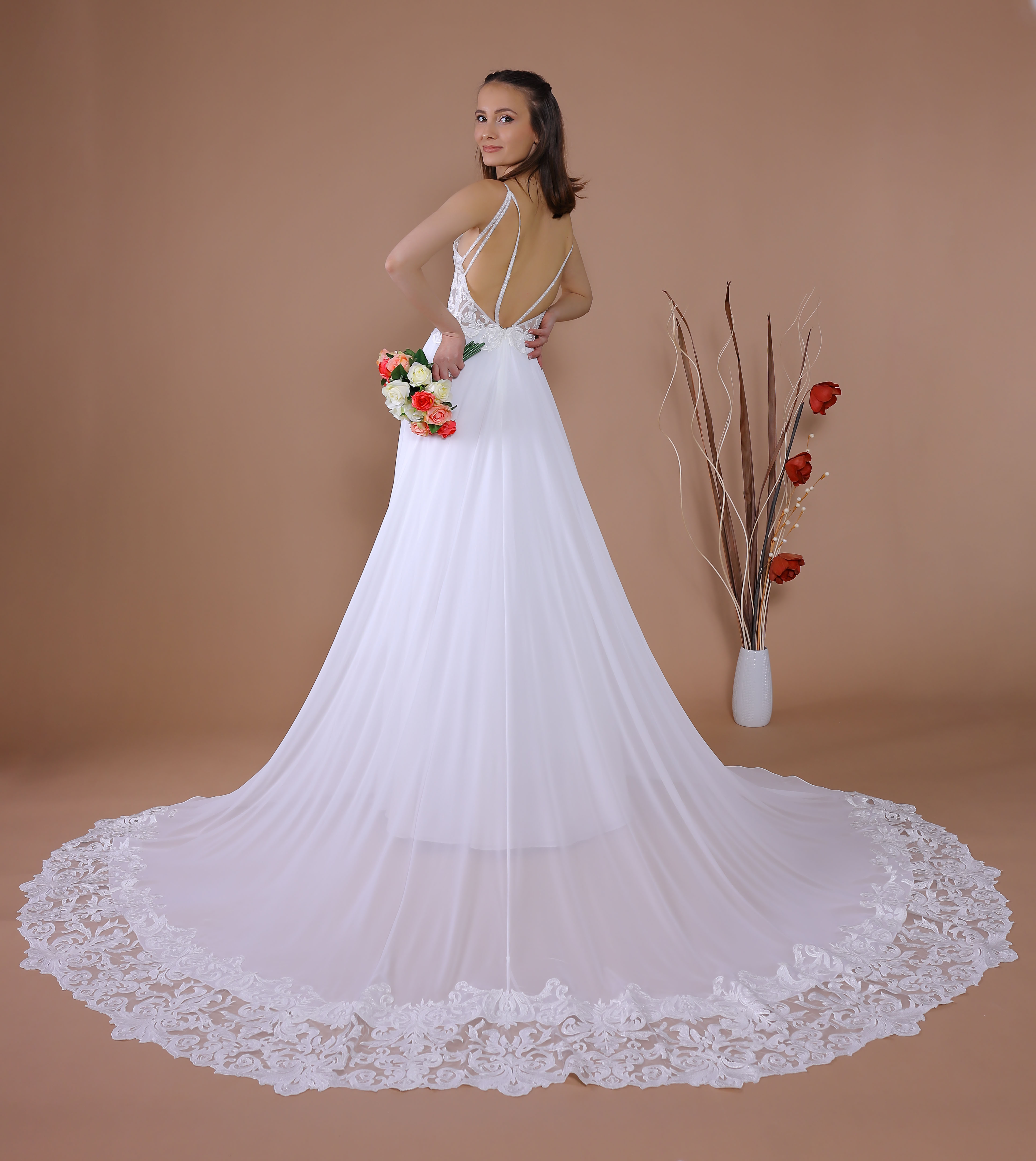 Schantal Brautkleid aus der Kollektion „Traum“, Modell 14143. Foto 6