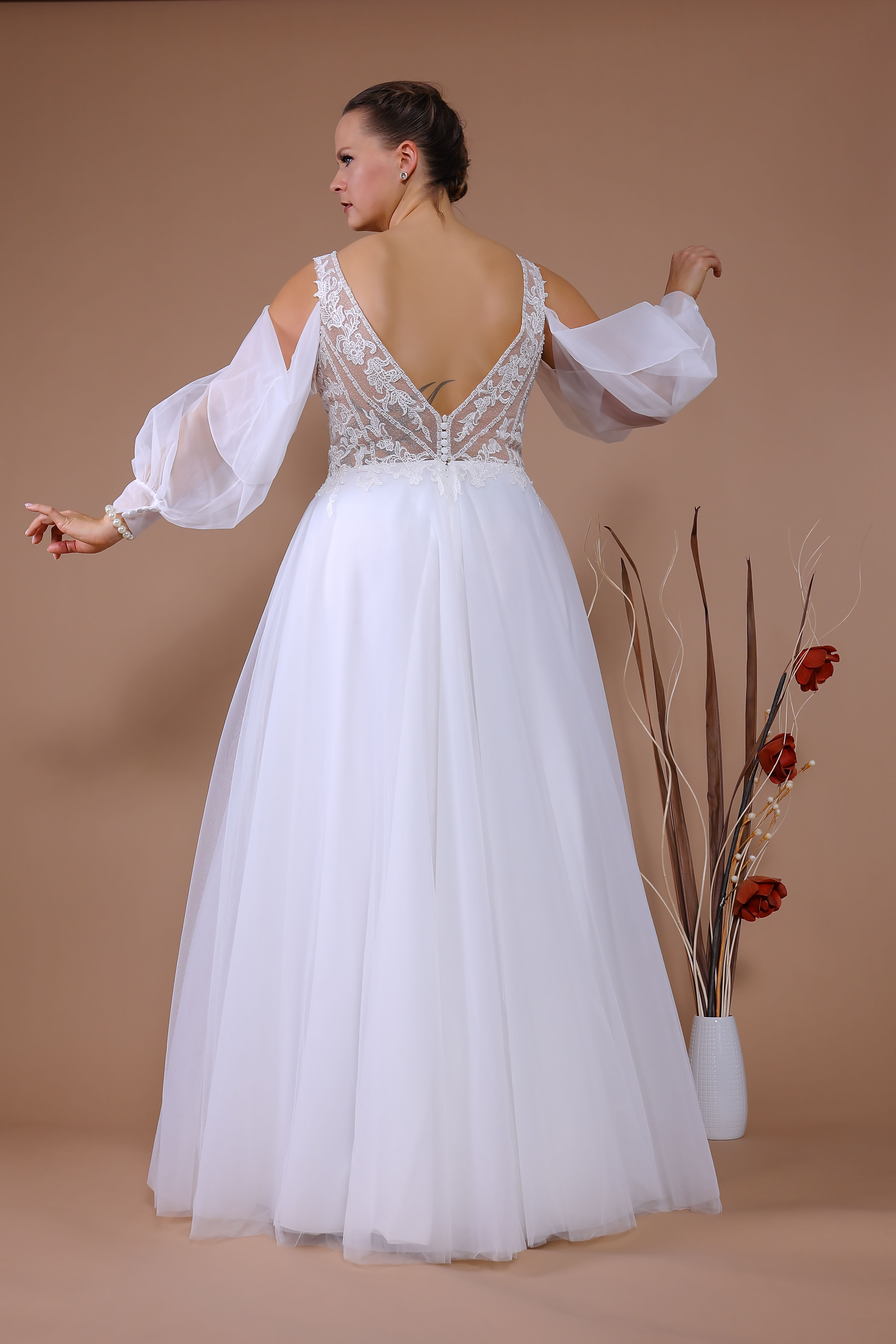 Schantal Brautkleid aus der Kollektion „Queen XXL“, Modell 14148 XXL. Foto 5