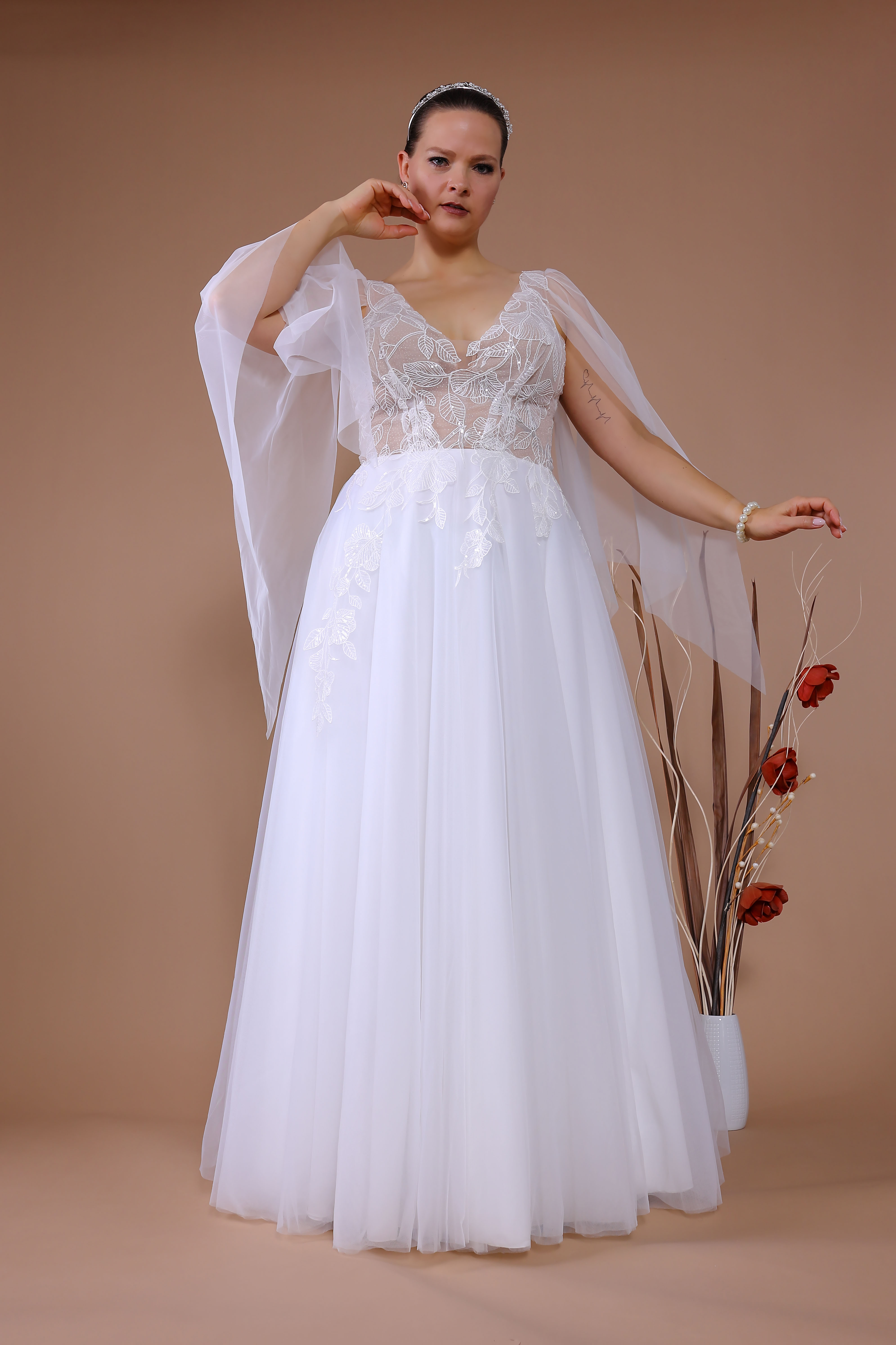 Schantal Brautkleid aus der Kollektion „Queen XXL“, Modell 14150 XXL.