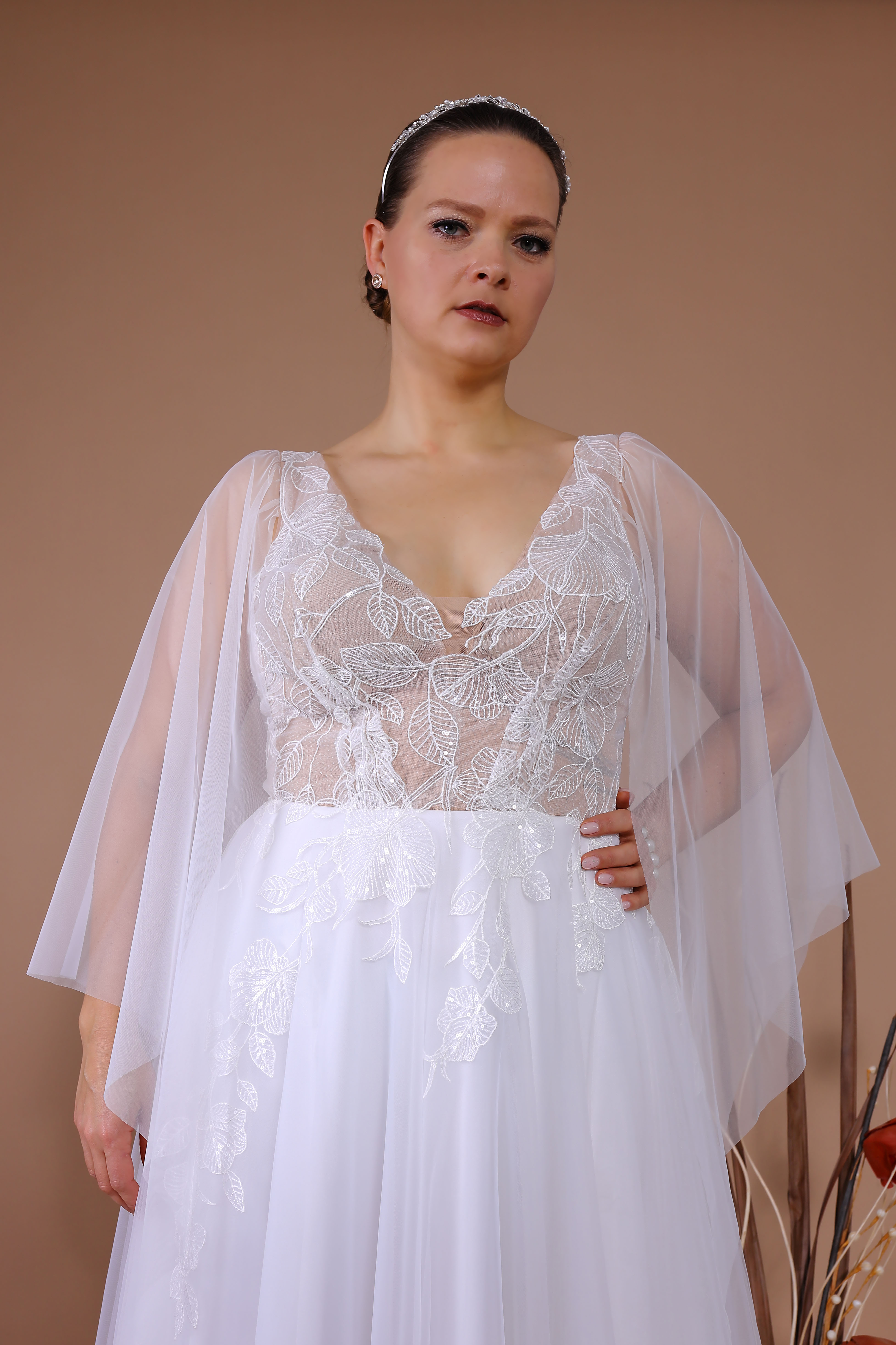 Schantal Brautkleid aus der Kollektion „Queen XXL“, Modell 14150 XXL. Foto 4