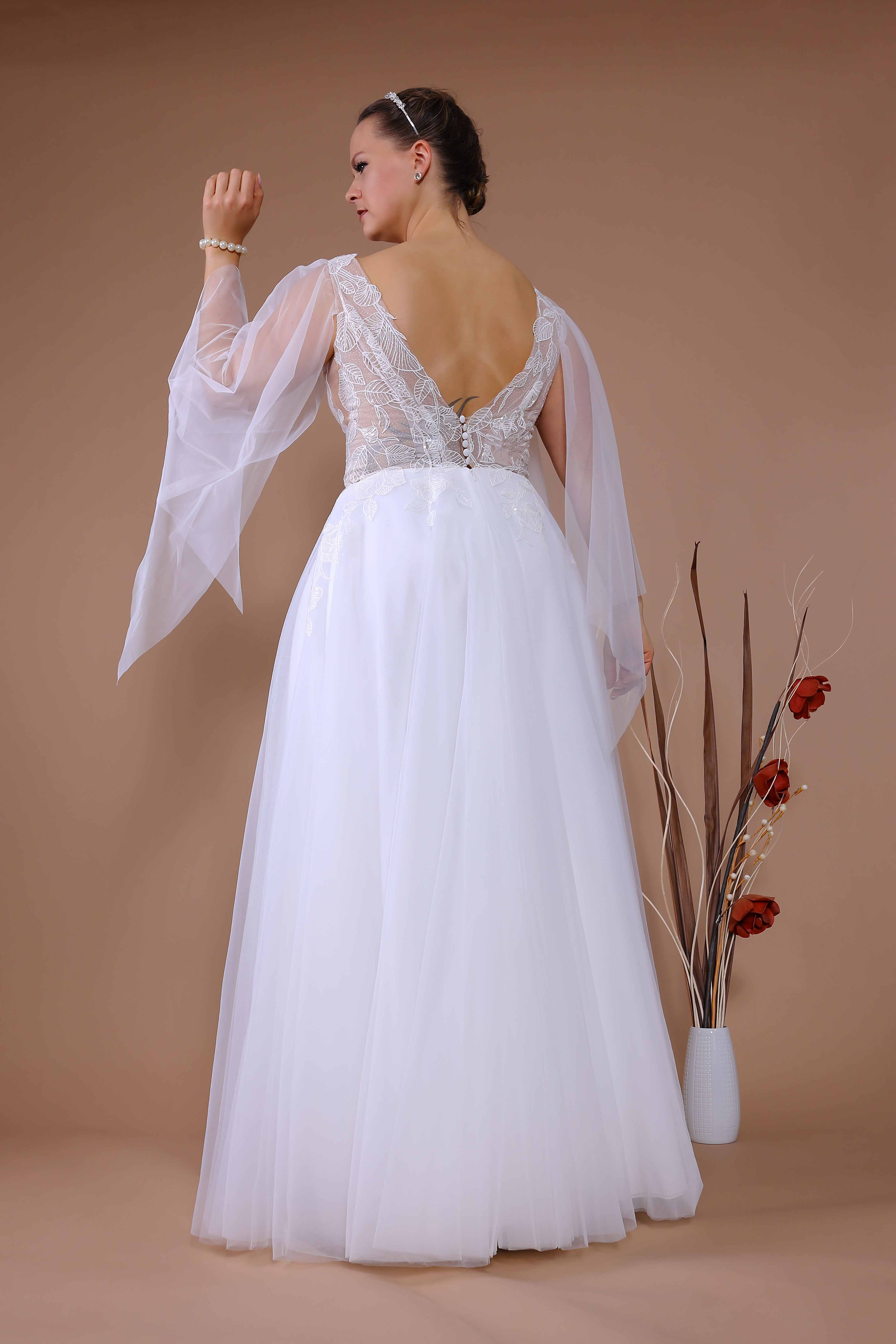 Schantal Brautkleid aus der Kollektion „Queen XXL“, Modell 14150 XXL. Foto 5