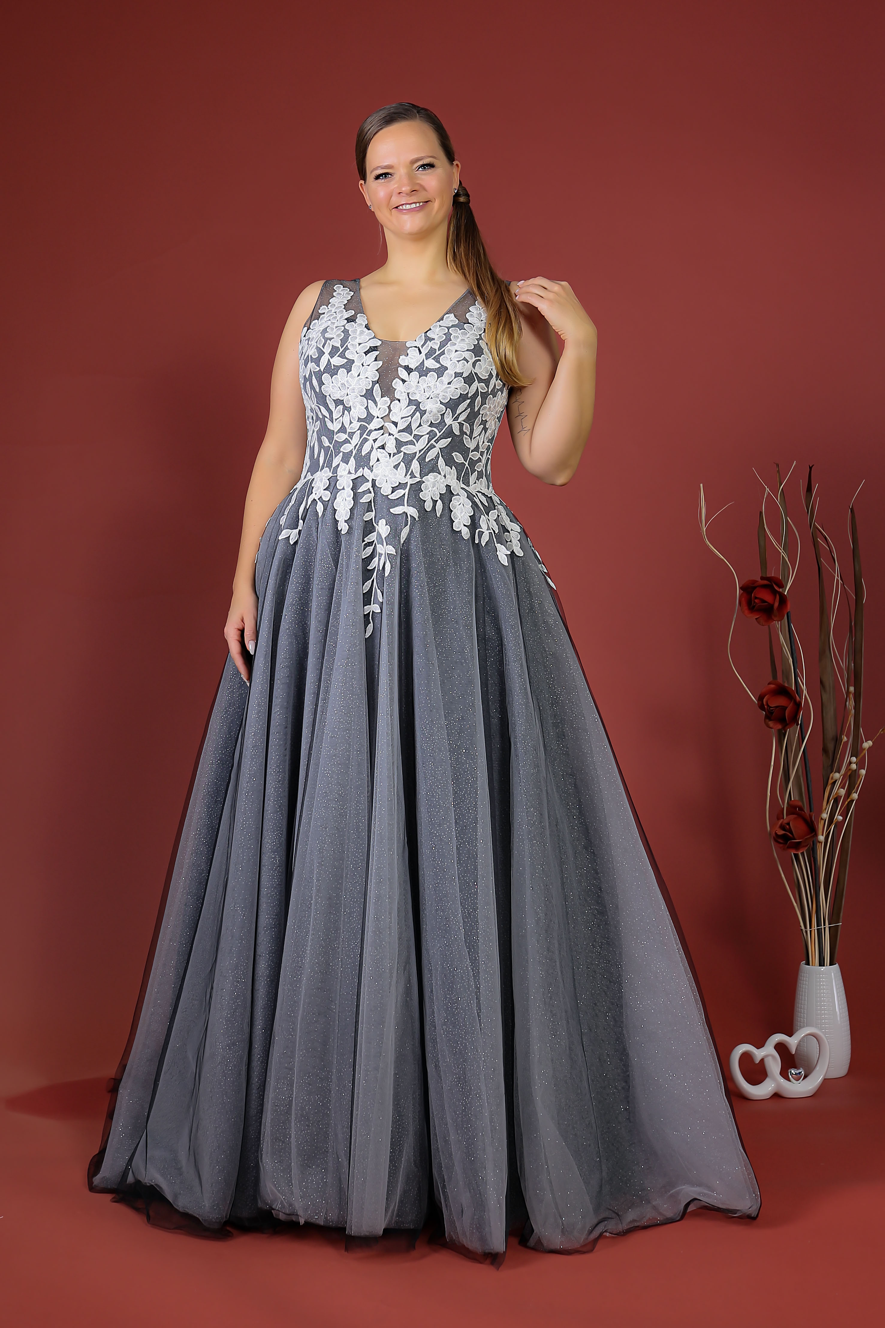Schantal Brautkleid aus der Kollektion „Pilar XXL“, Modell 14161-2. Foto 4