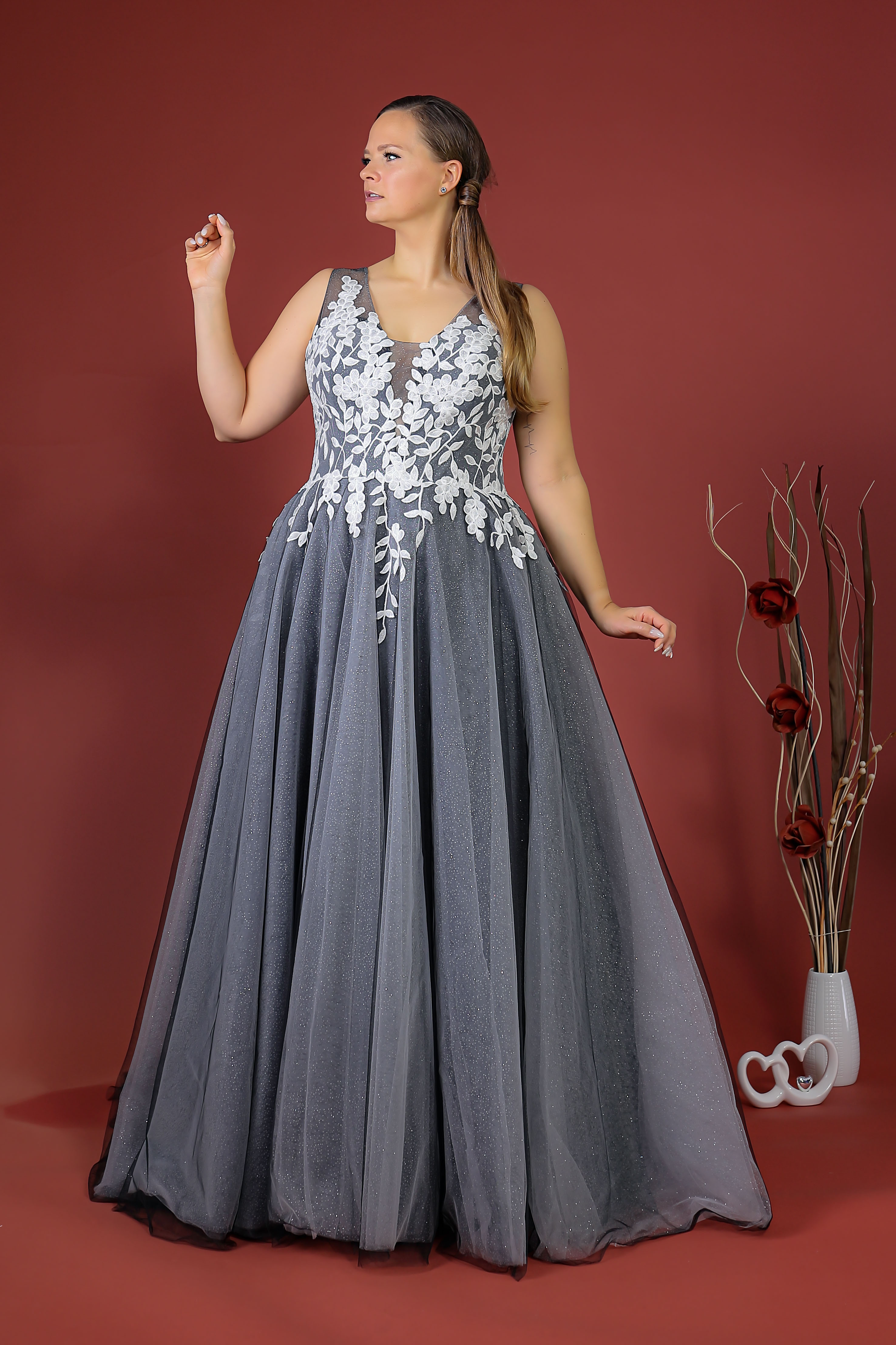Schantal Brautkleid aus der Kollektion „Pilar XXL“, Modell 14161-2. Foto 5