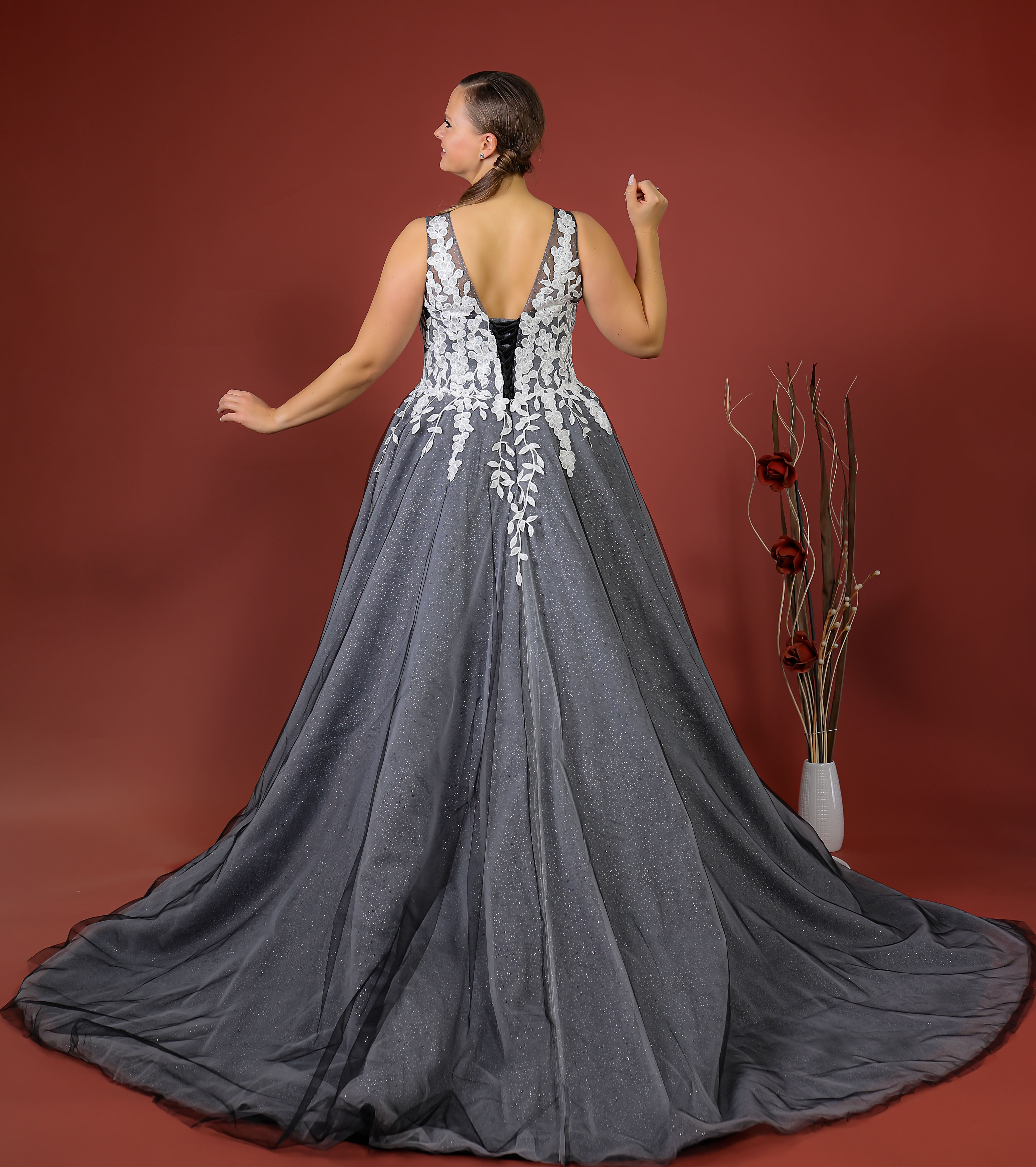 Schantal Brautkleid aus der Kollektion „Pilar XXL“, Modell 14161-2. Foto 7