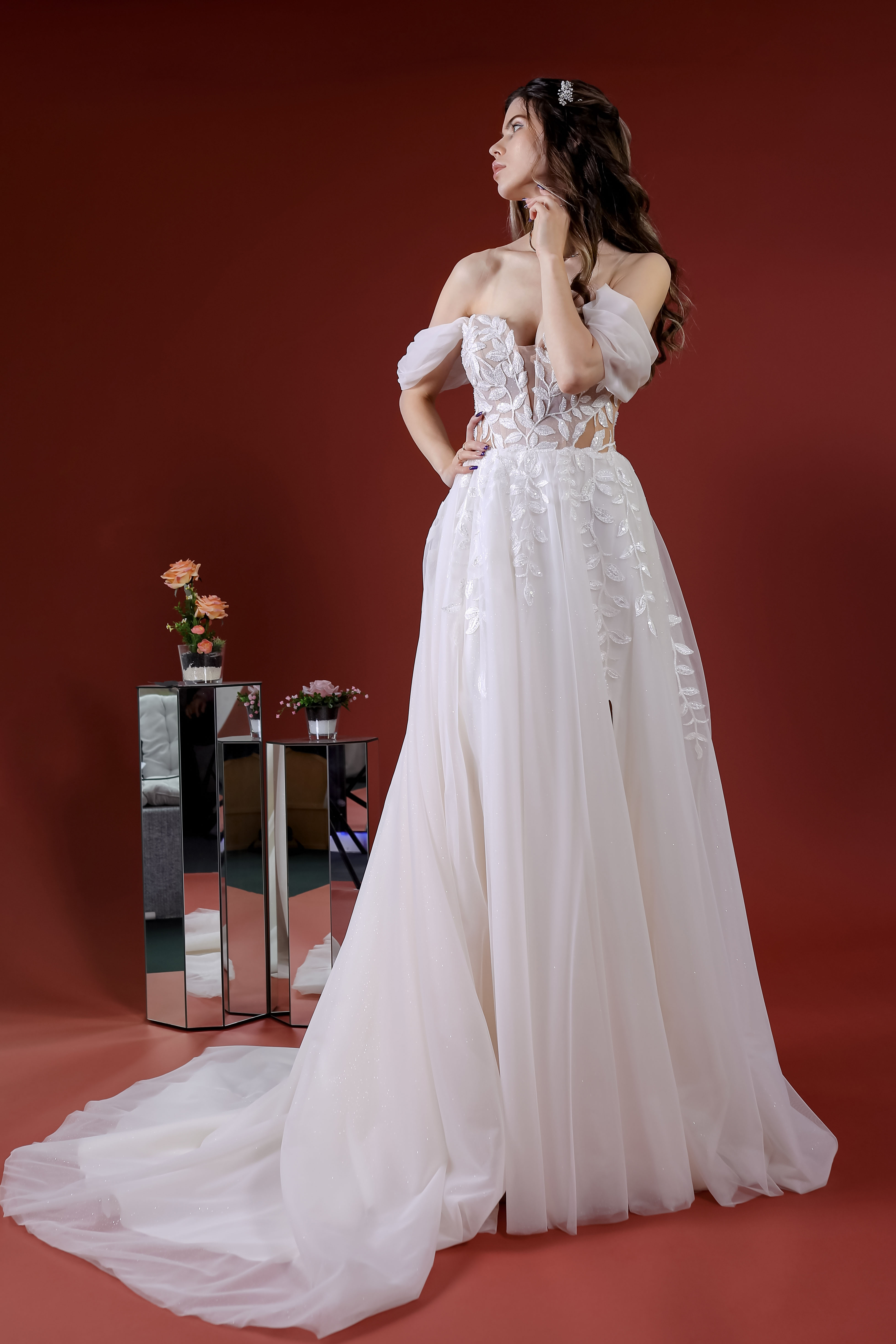 Schantal Brautkleid aus der Kollektion „Elegia“, Modell 14168 .