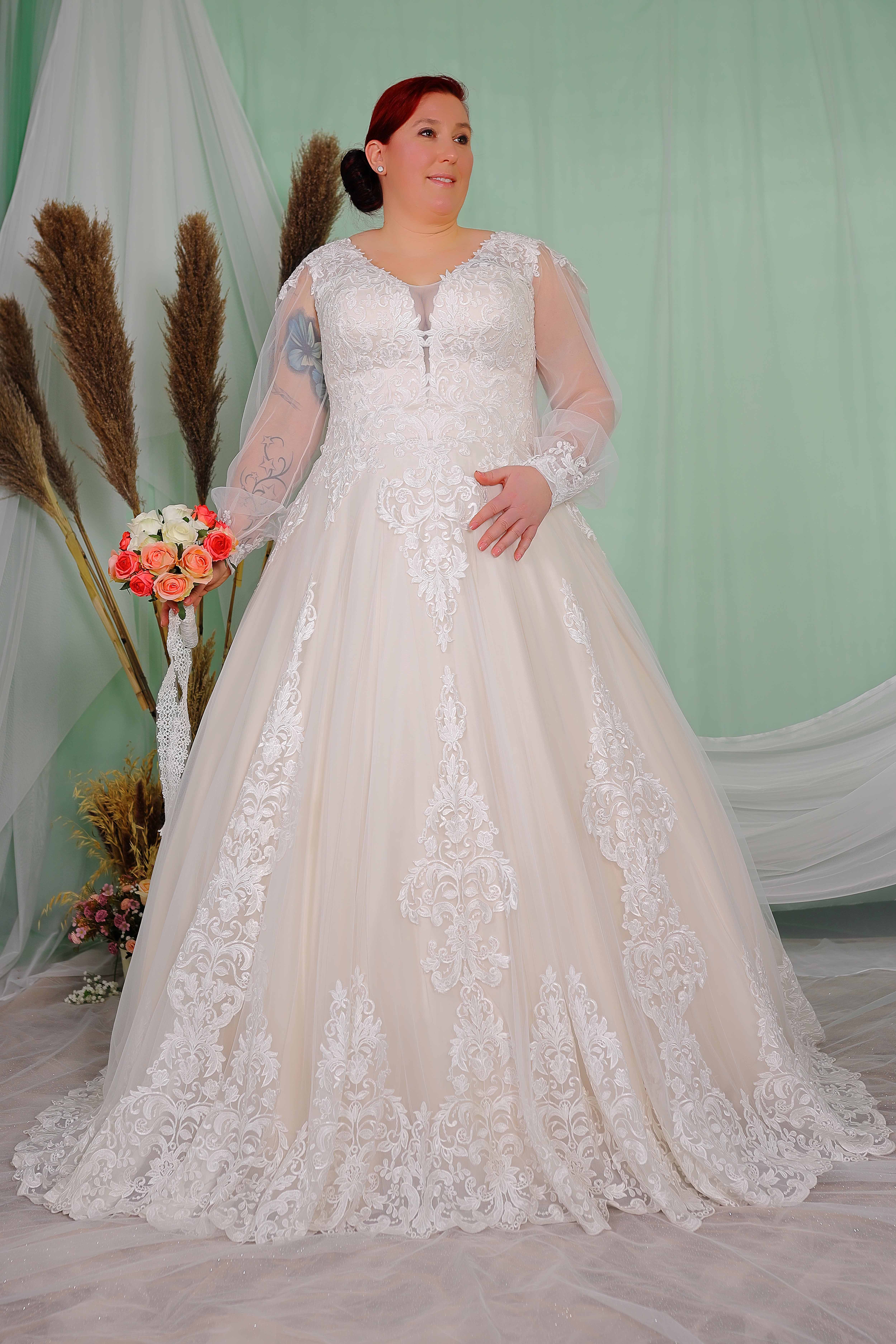 Schantal Brautkleid aus der Kollektion „Queen XXL“, Modell 17311 XXL. Foto 1