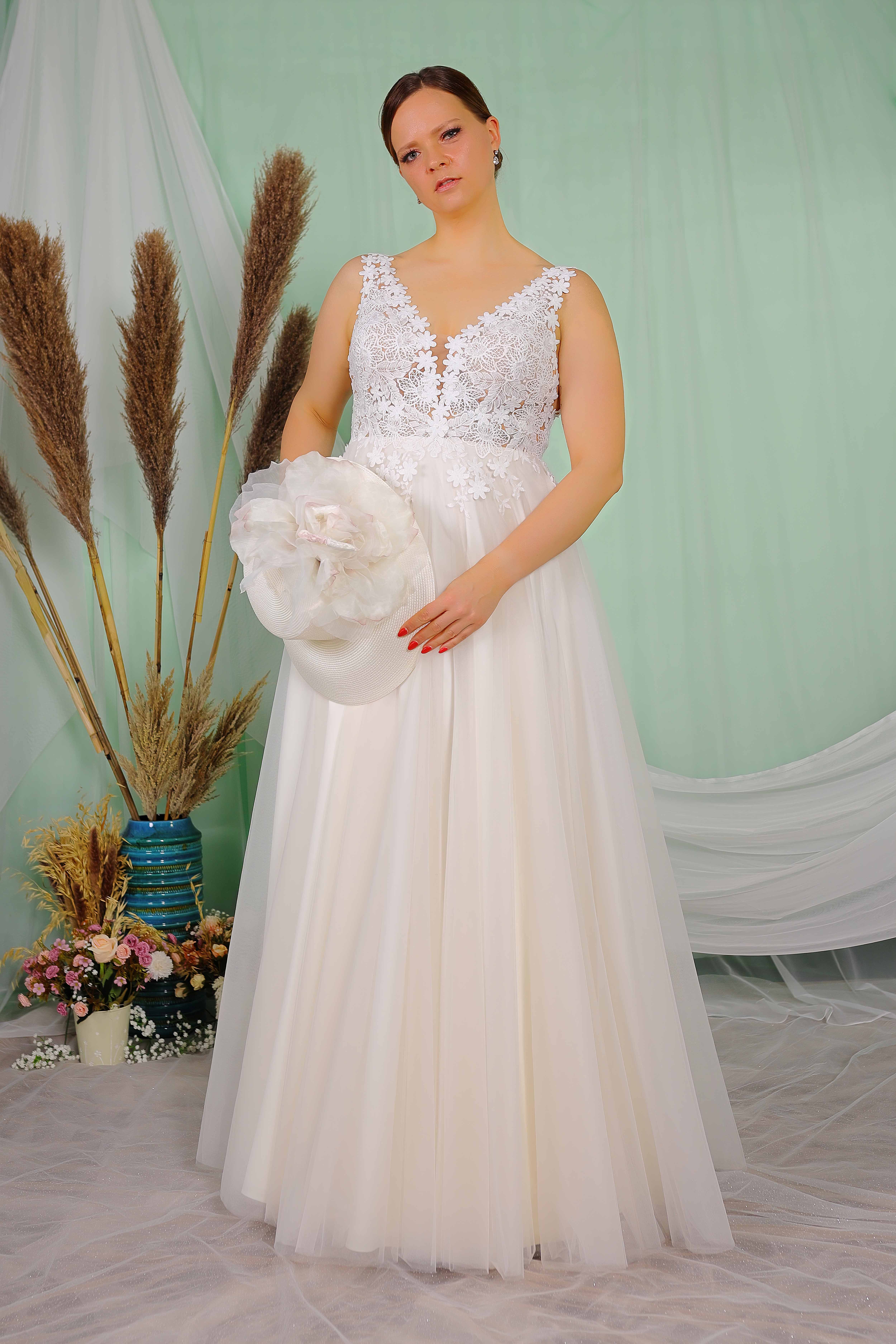 Schantal Brautkleid aus der Kollektion „Queen XXL“, Modell 2201 - 2. Foto 1