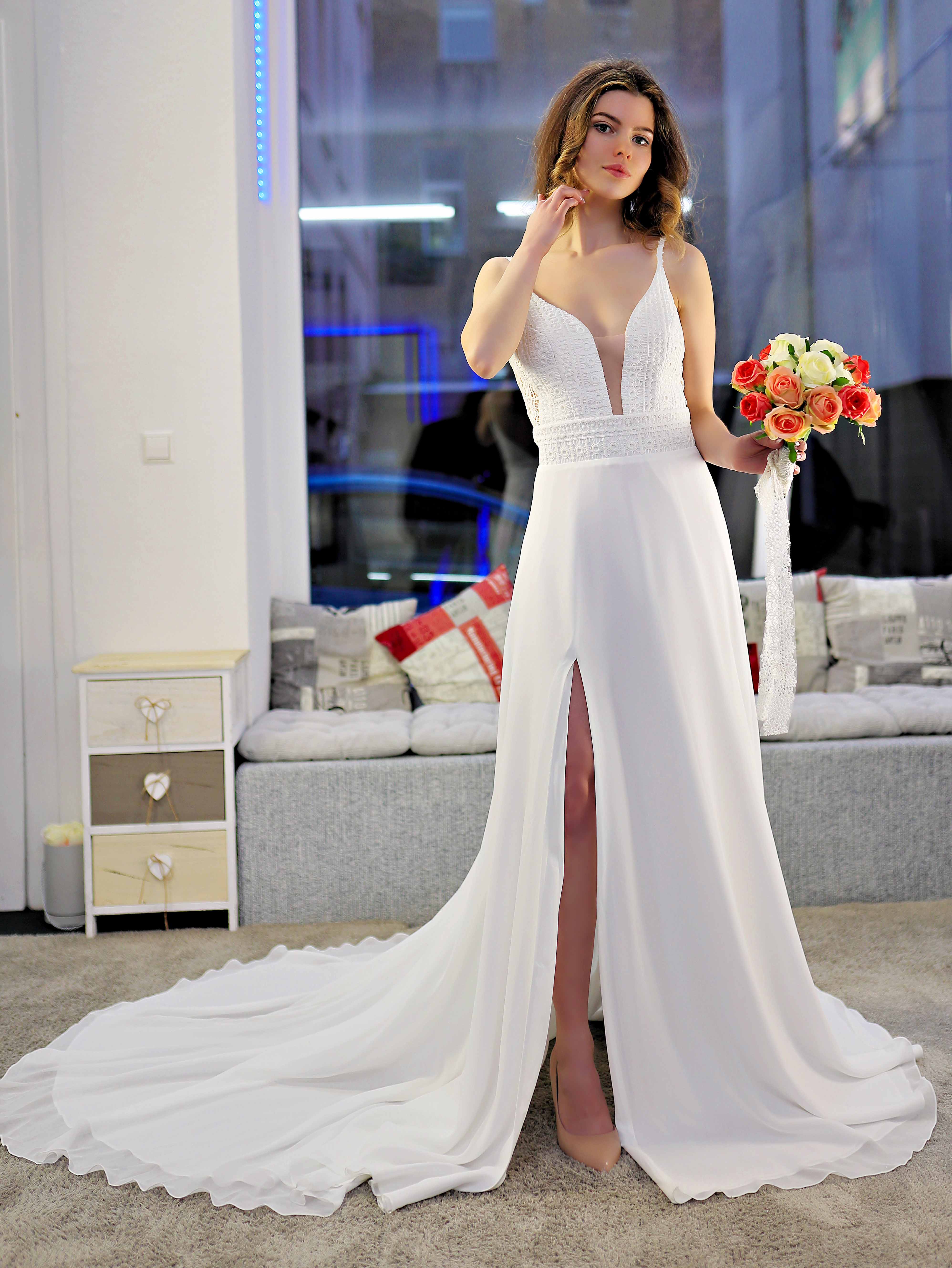 Schantal Brautkleid aus der Kollektion „Pilar“, Modell 2220. Foto 1