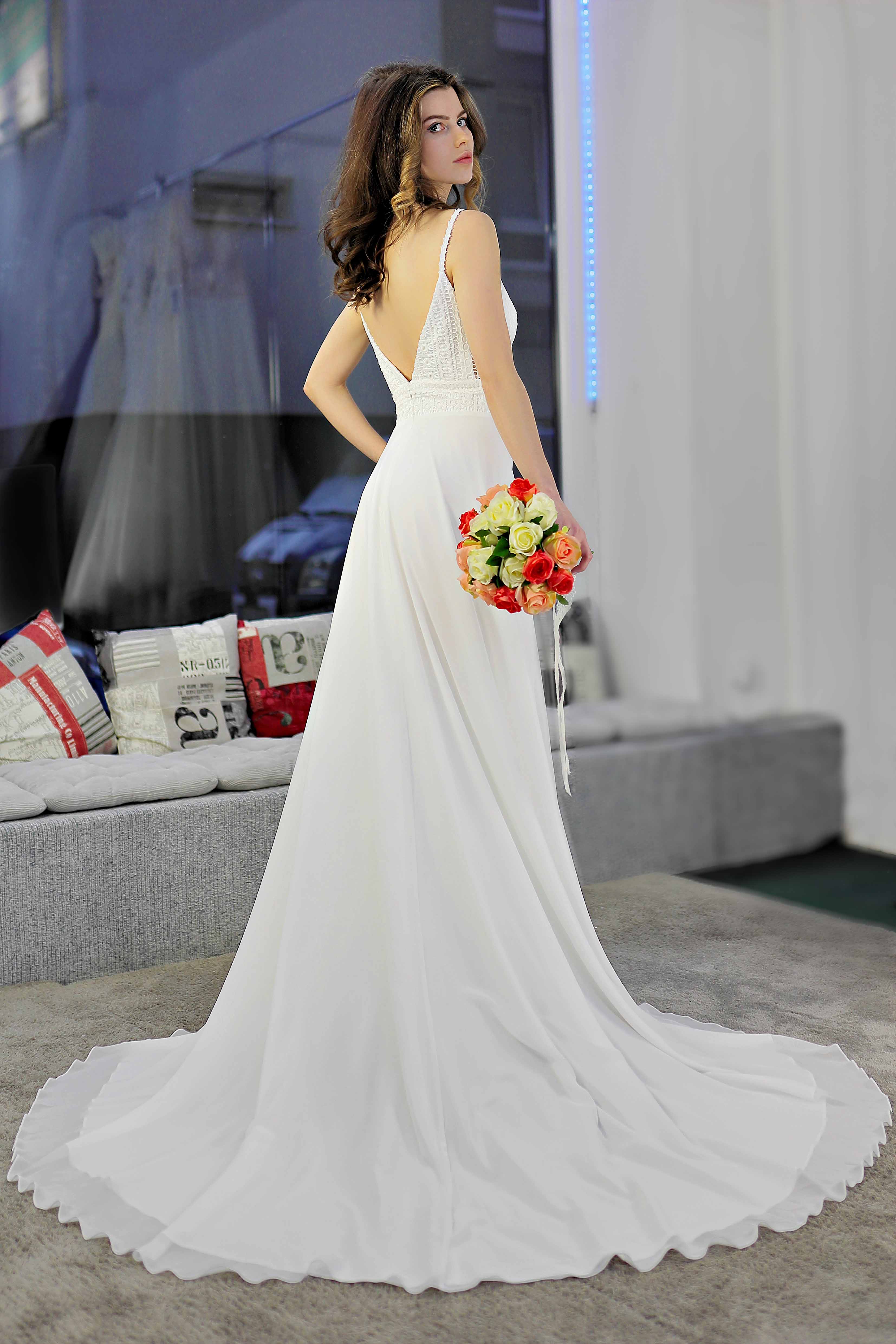 Schantal Brautkleid aus der Kollektion „Pilar“, Modell 2220. Foto 5