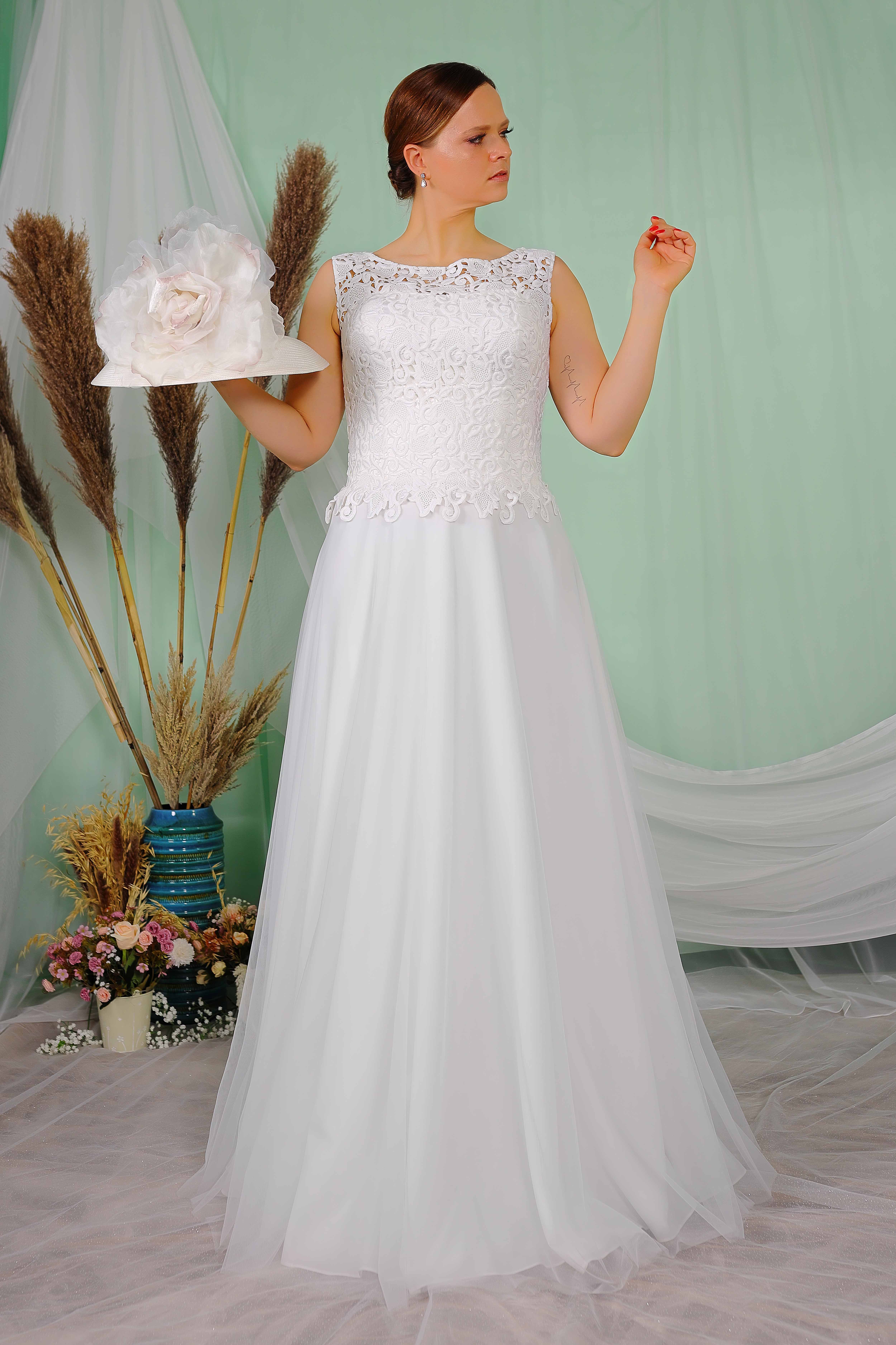Schantal Brautkleid aus der Kollektion „Queen XXL“, Modell 2285-2 XXL. Foto 2