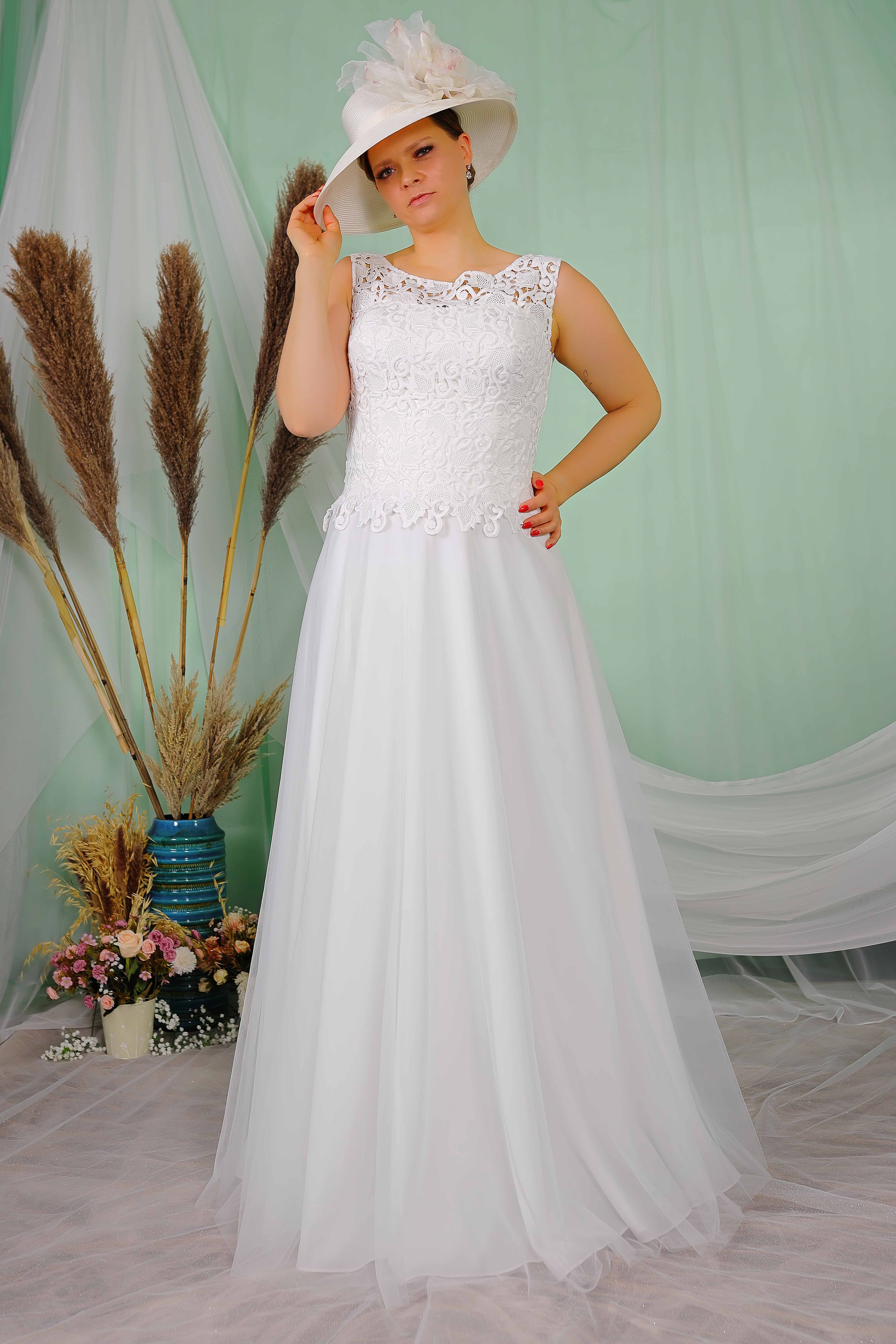 Schantal Brautkleid aus der Kollektion „Queen XXL“, Modell 2285-2 XXL. Foto 4
