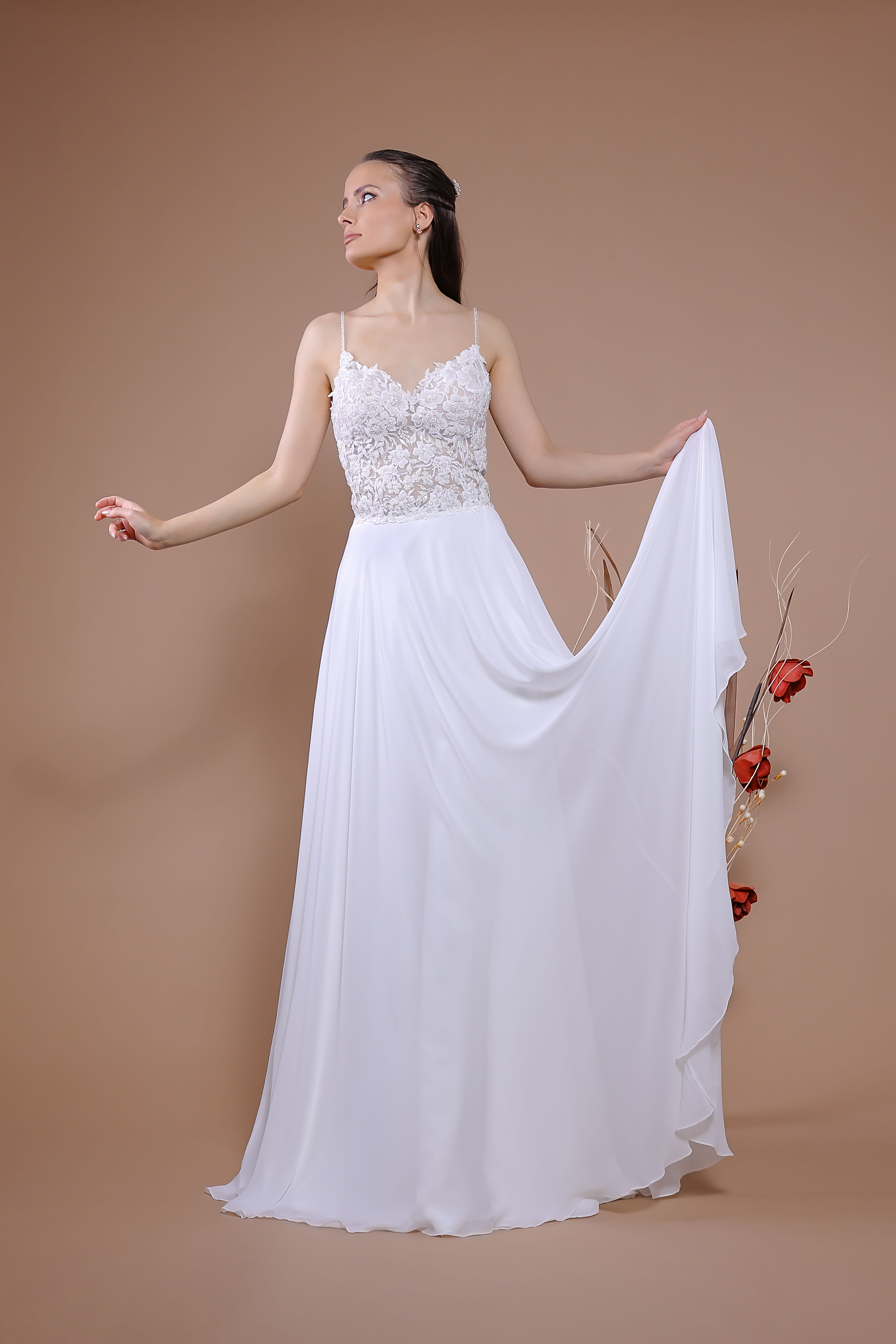 Schantal Brautkleid aus der Kollektion „Traum“, Modell 28014-3. Foto 3