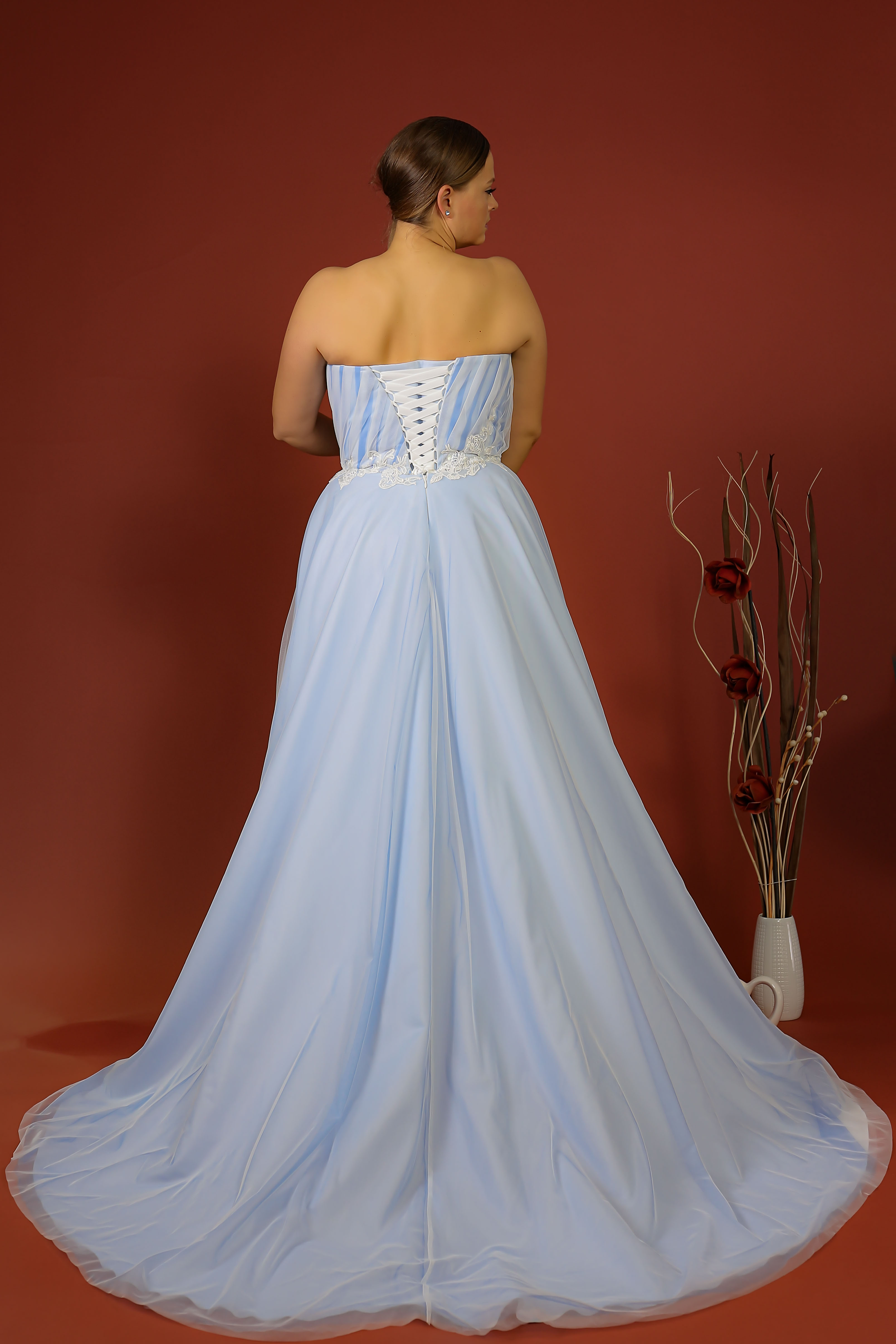 Schantal Brautkleid aus der Kollektion „Pilar XXL“, Modell 52002. Foto 6