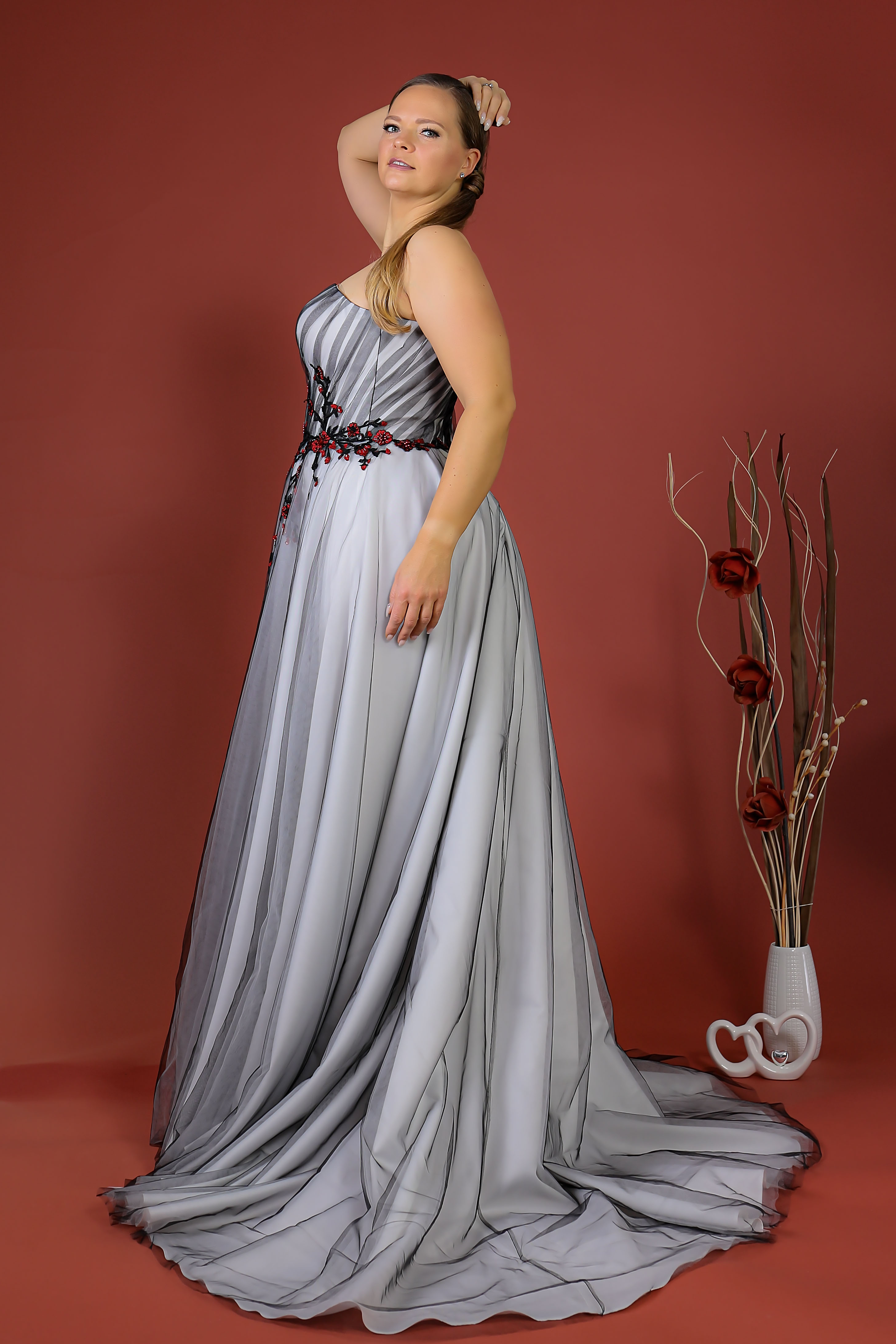 Schantal Brautkleid aus der Kollektion „Pilar XXL“, Modell 52002-2. Foto 5