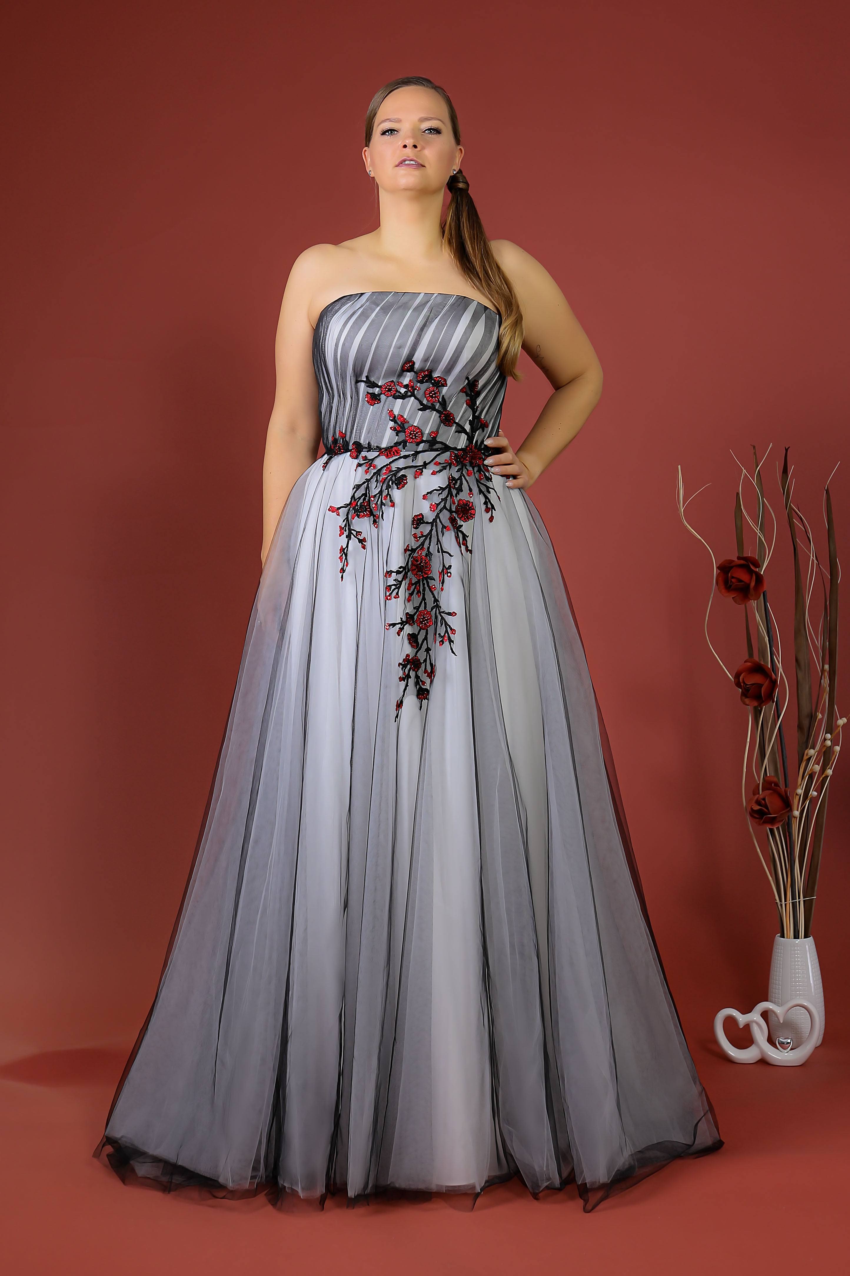 Schantal Brautkleid aus der Kollektion „Pilar XXL“, Modell 52002-2. Foto 1