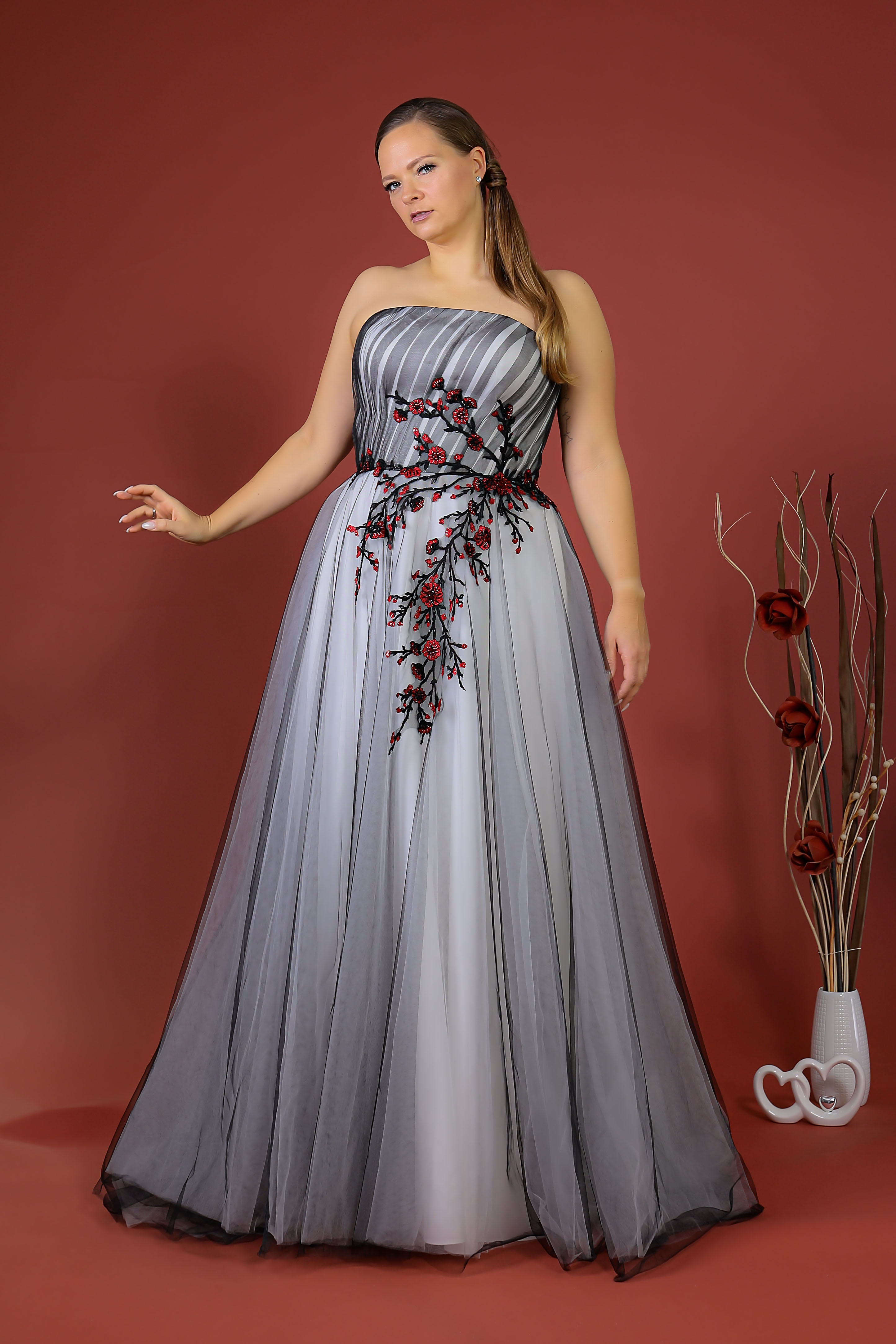 Schantal Brautkleid aus der Kollektion „Pilar XXL“, Modell 52002-2. Foto 3