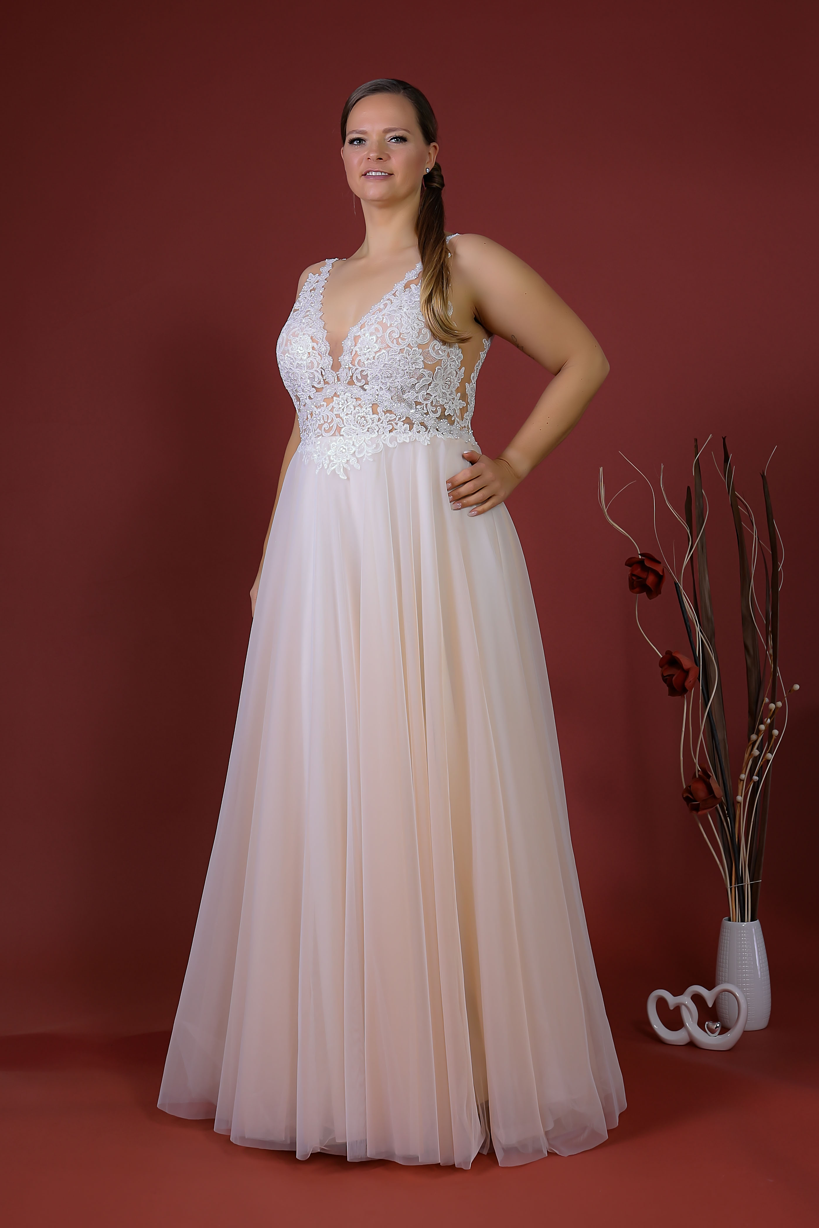 Schantal Brautkleid aus der Kollektion „Pilar XXL“, Modell 52003. Foto 1