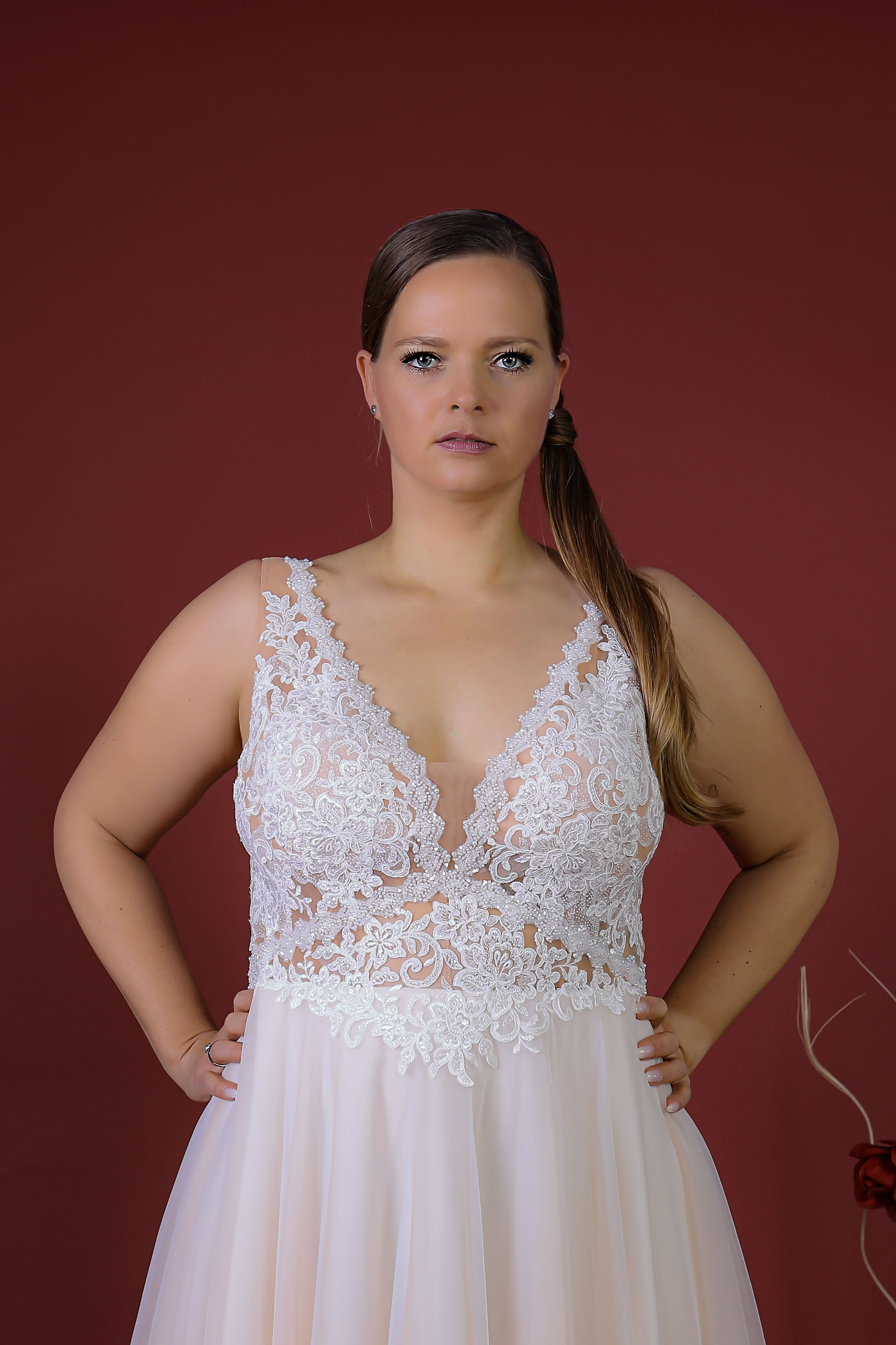 Schantal Brautkleid aus der Kollektion „Pilar XXL“, Modell 52003. Foto 2