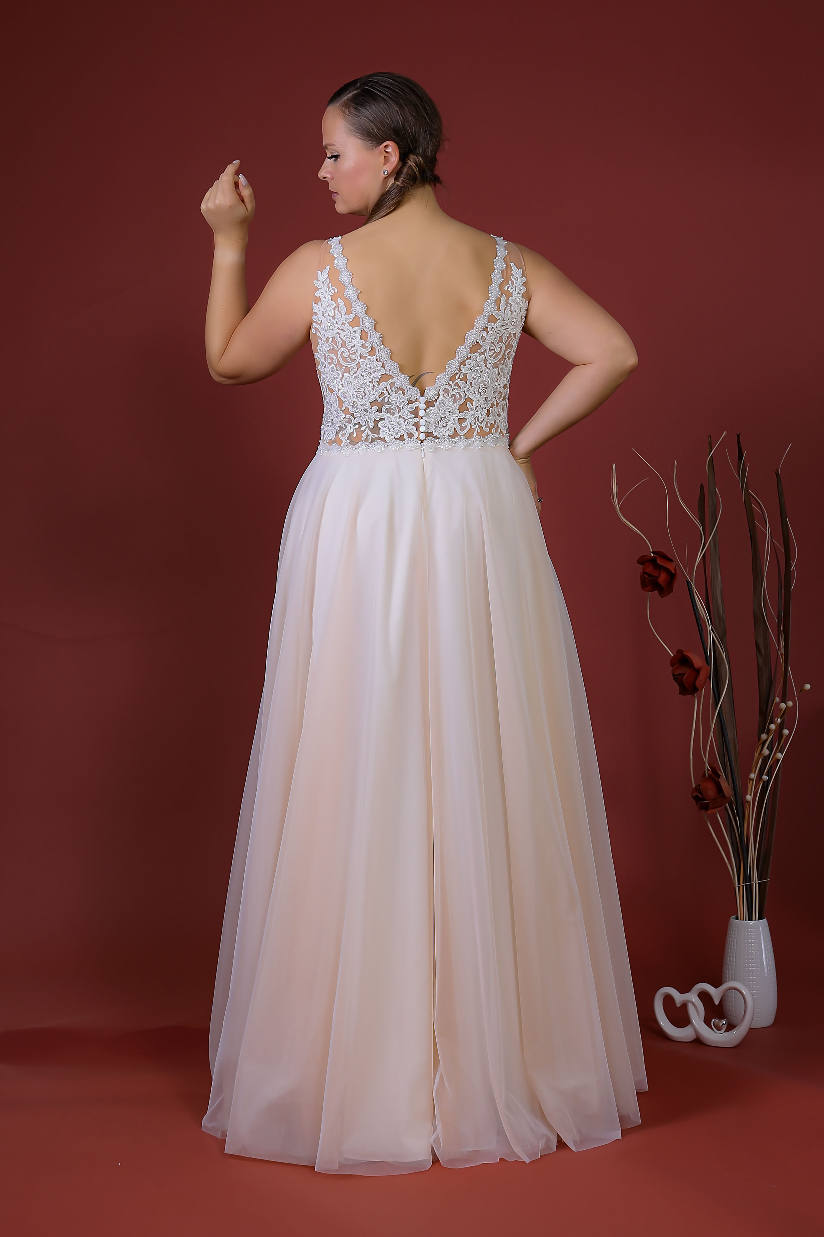 Schantal Brautkleid aus der Kollektion „Pilar XXL“, Modell 52003. Foto 5