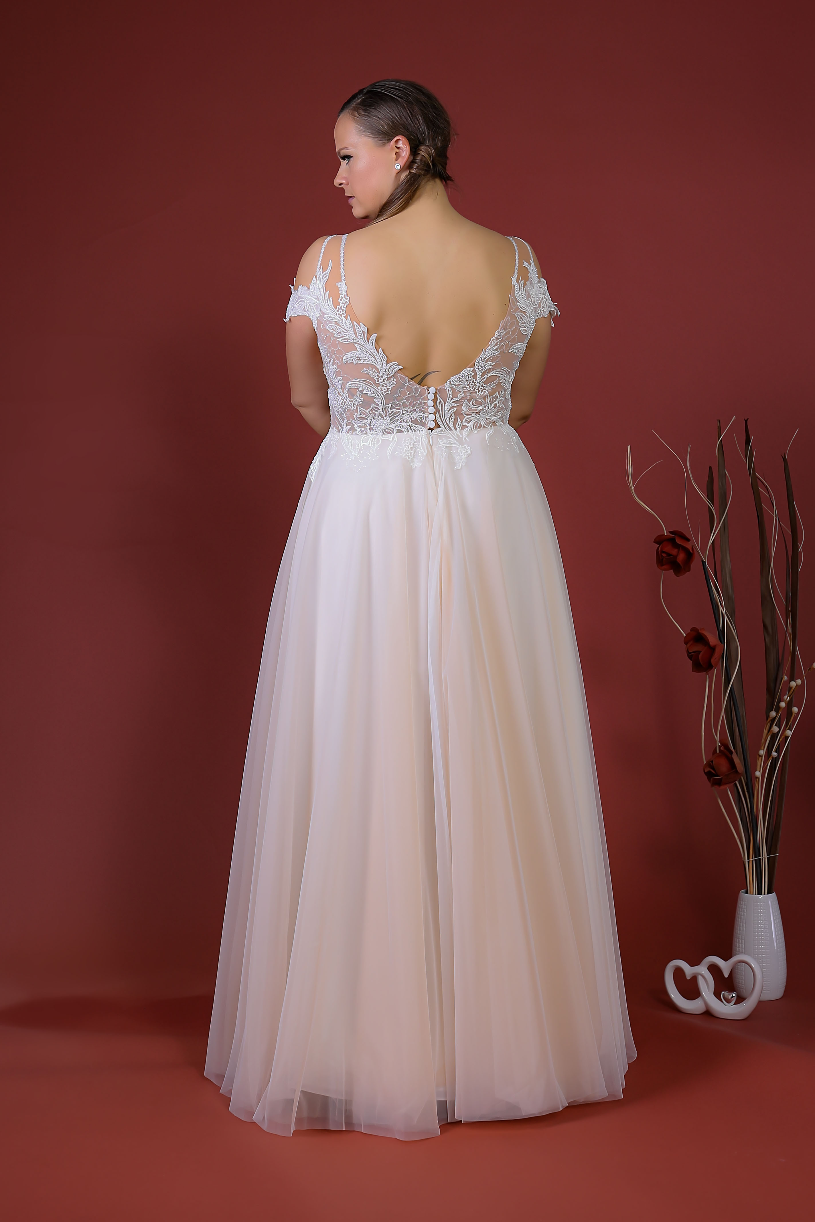 Schantal Brautkleid aus der Kollektion „Pilar XXL“, Modell 52006. Foto 5