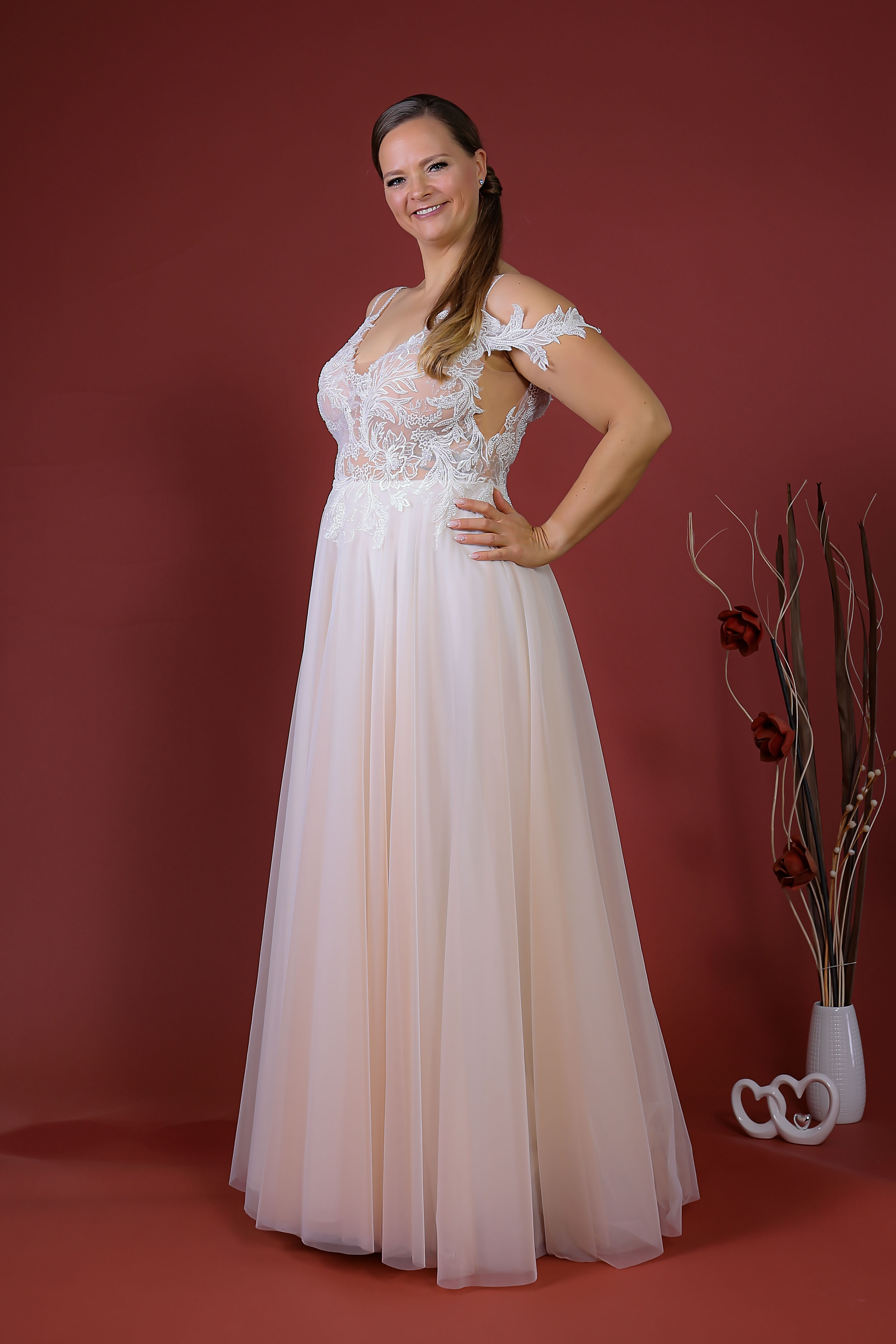 Schantal Brautkleid aus der Kollektion „Pilar XXL“, Modell 52006. Foto 4