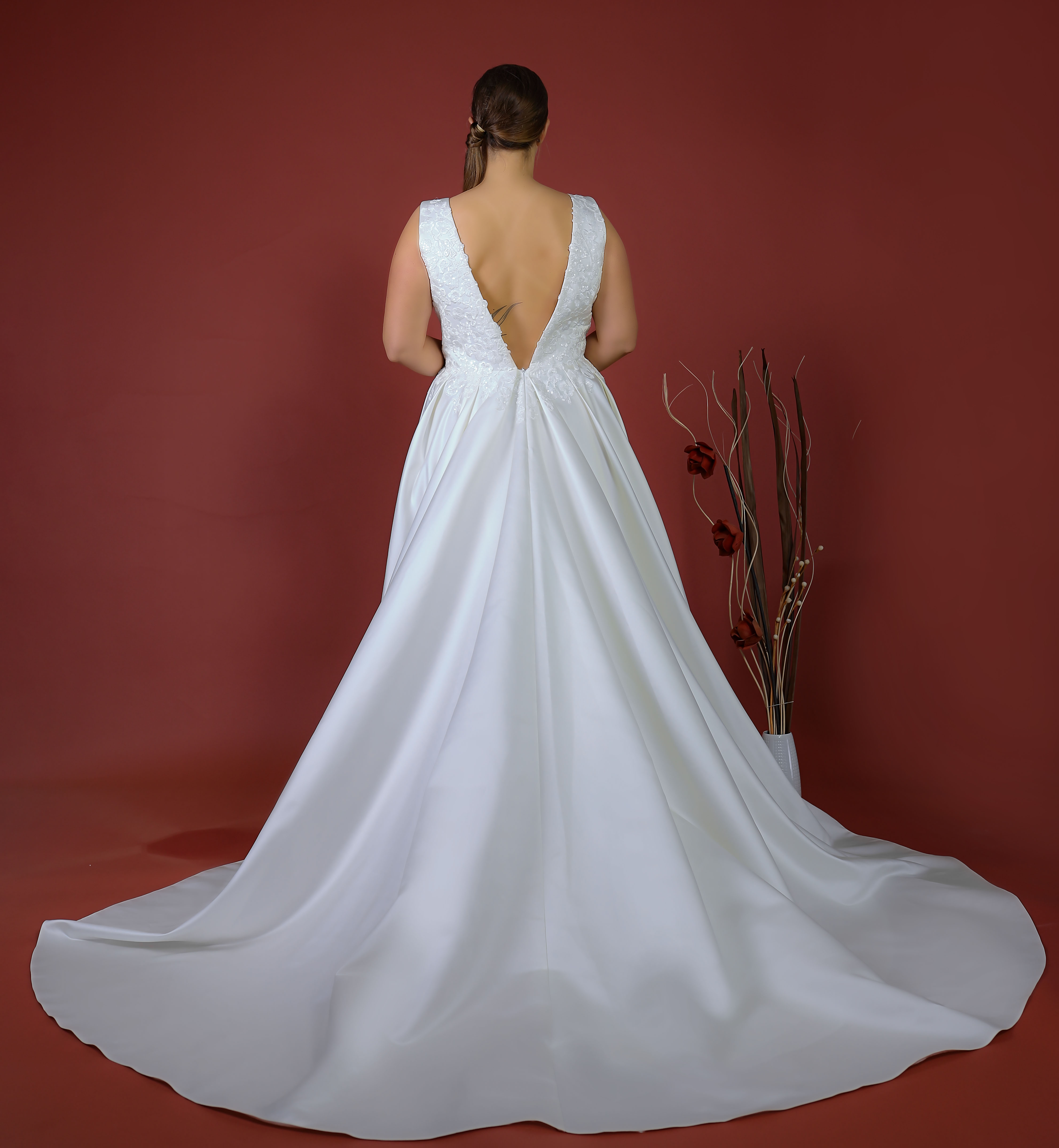 Schantal Brautkleid aus der Kollektion „Pilar XXL“, Modell 52012. Foto 5