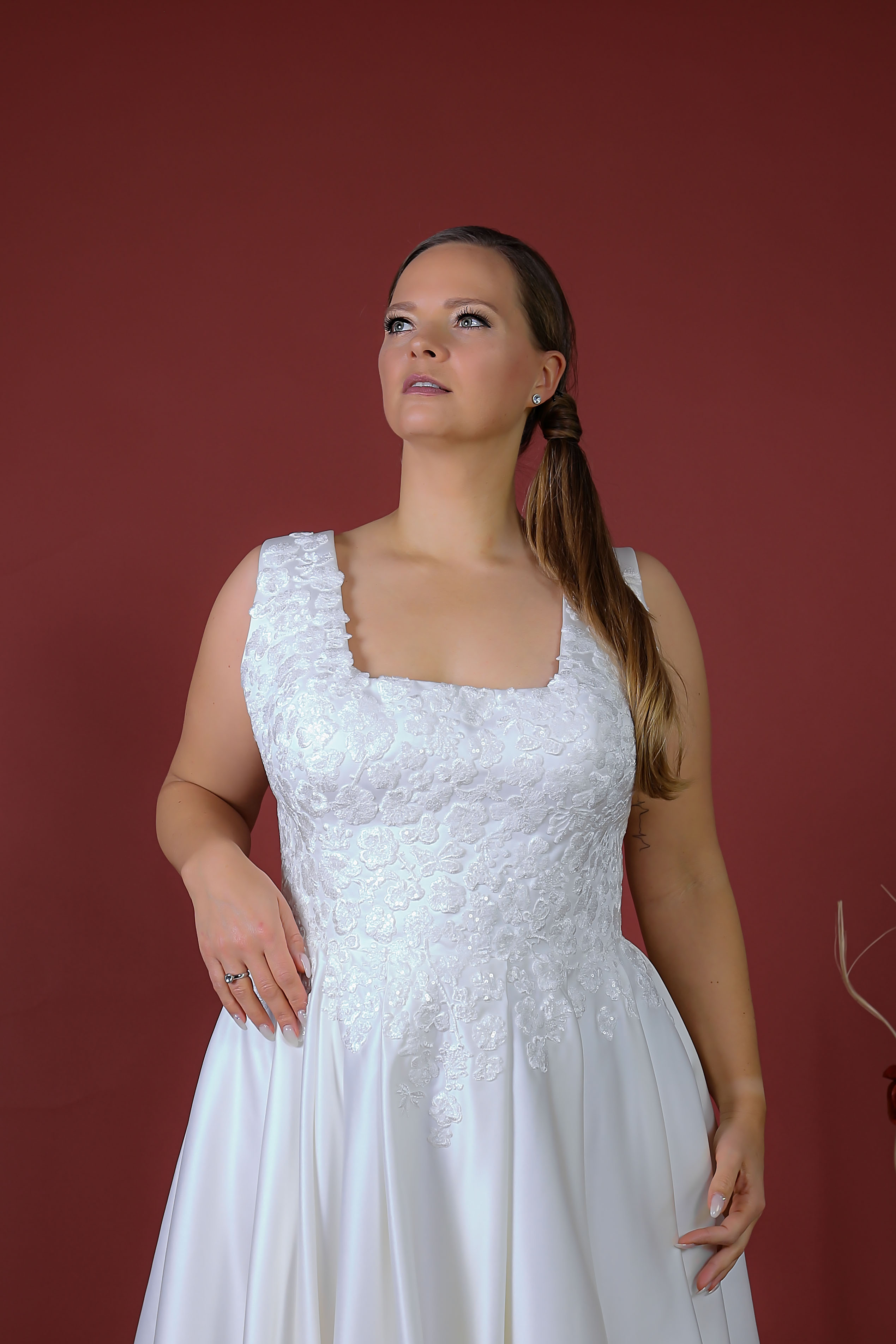 Schantal Brautkleid aus der Kollektion „Pilar XXL“, Modell 52012. Foto 2