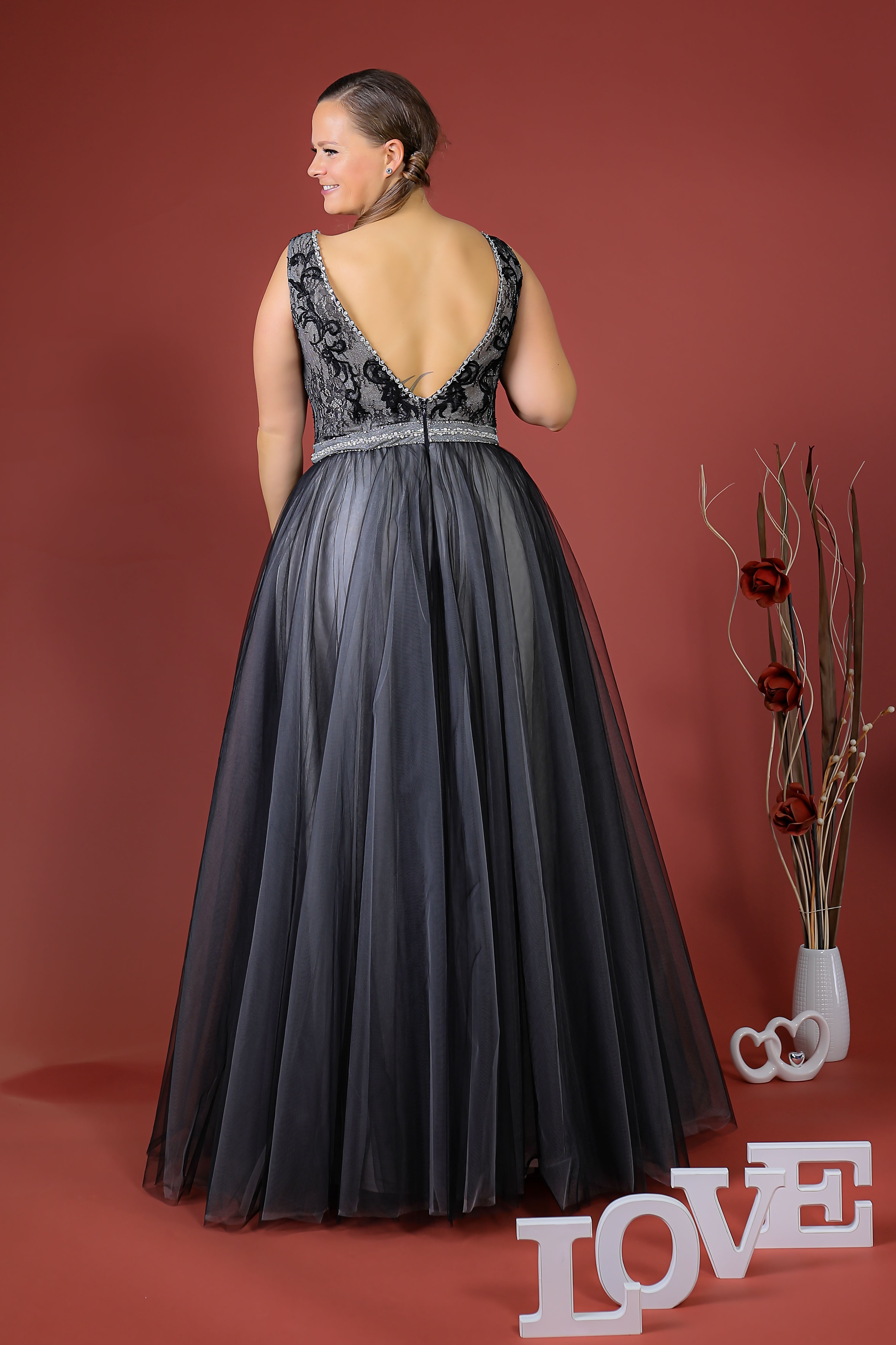 Schantal Brautkleid aus der Kollektion „Pilar XXL“, Modell 52018. Foto 5