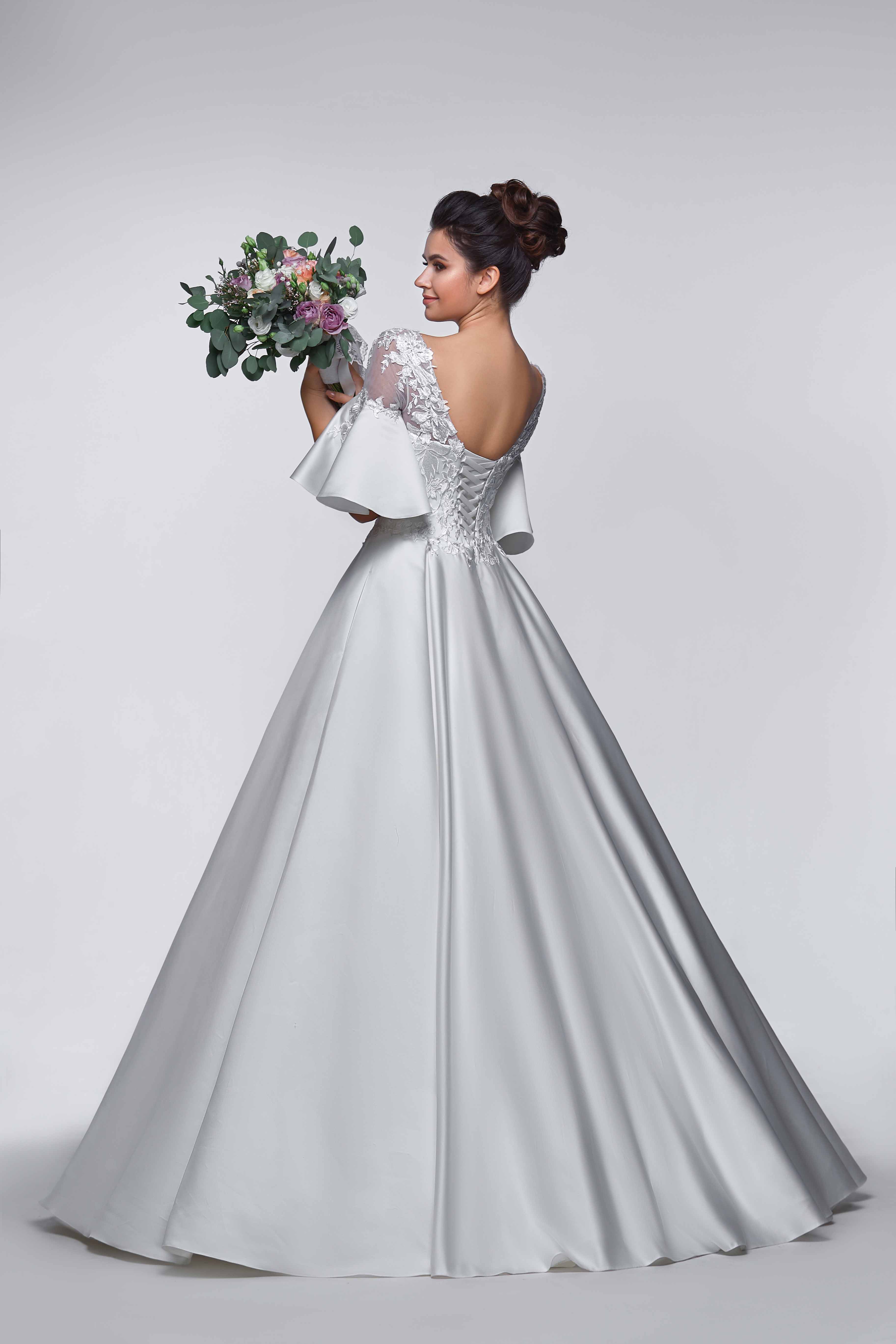Schantal Brautkleid aus der Kollektion „Pilar“, Modell 28066. Foto 3