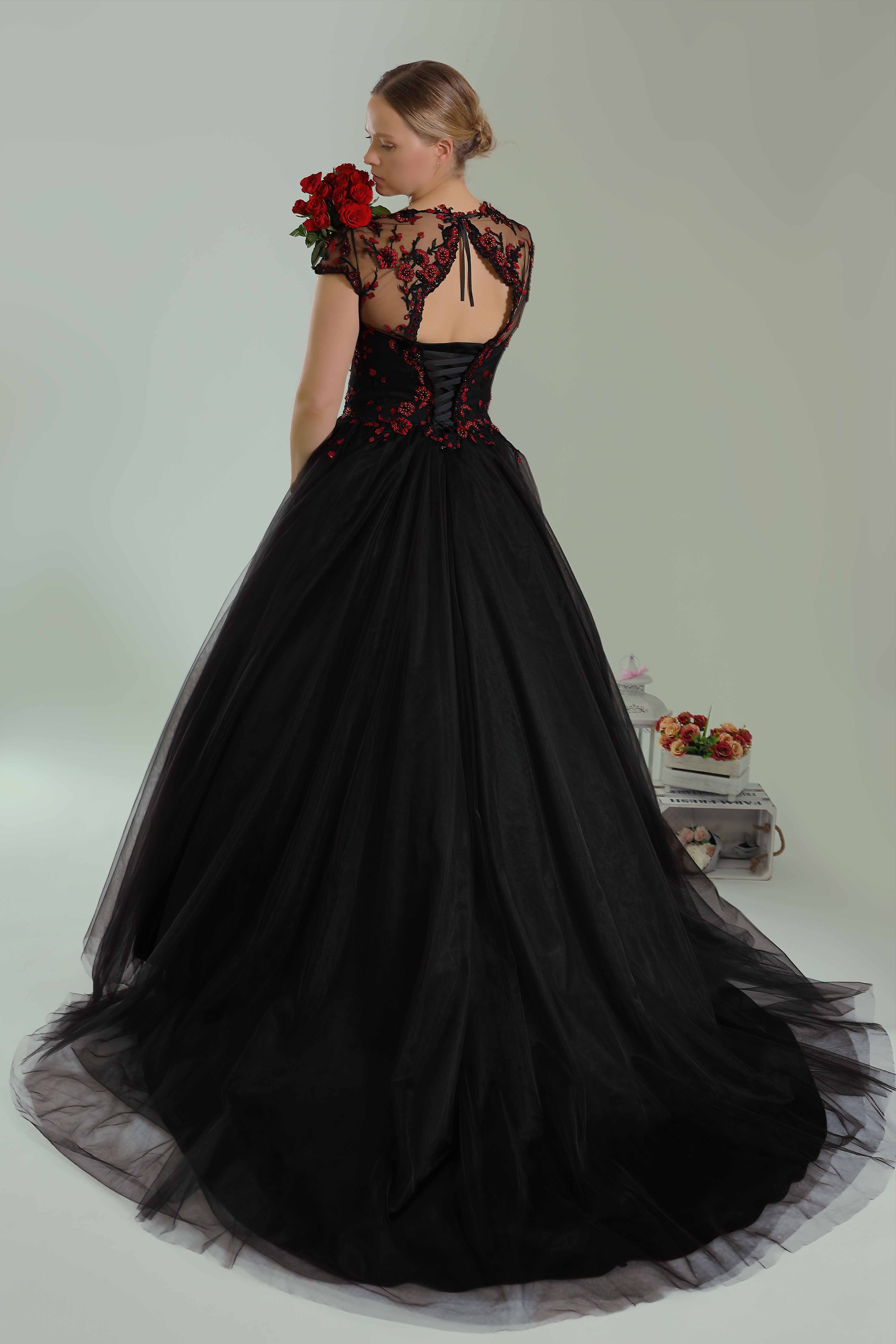 Schantal Brautkleid aus der Kollektion „Queen XXL“, Modell 2213 XXL. Foto 3