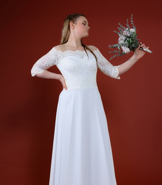 Schantal wedding dress from the collection Pilar XXL, model 1018.