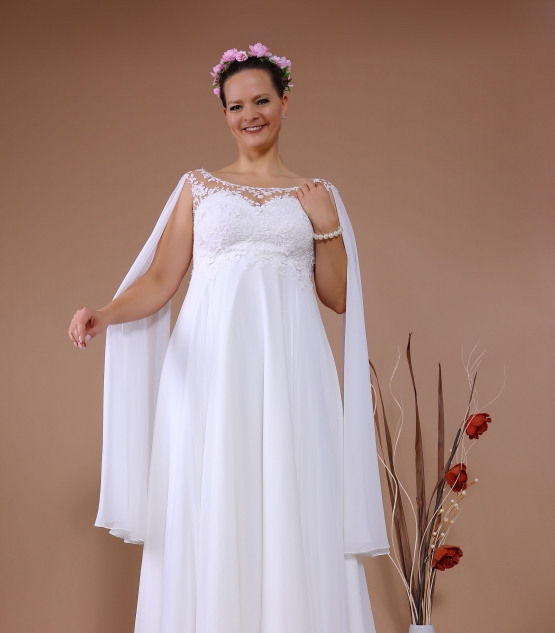 Schantal Brautkleid aus der Kollektion „Queen XXL“, Modell 14125 XXL .