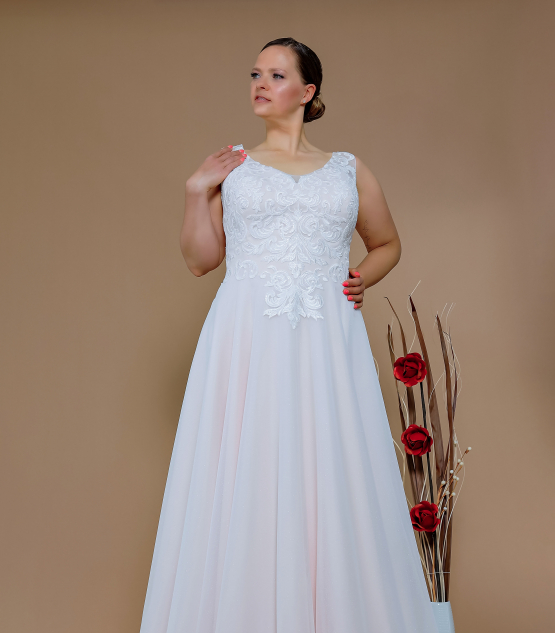 Schantal Brautkleid aus der Kollektion „Pilar XXL“, Modell 14169.