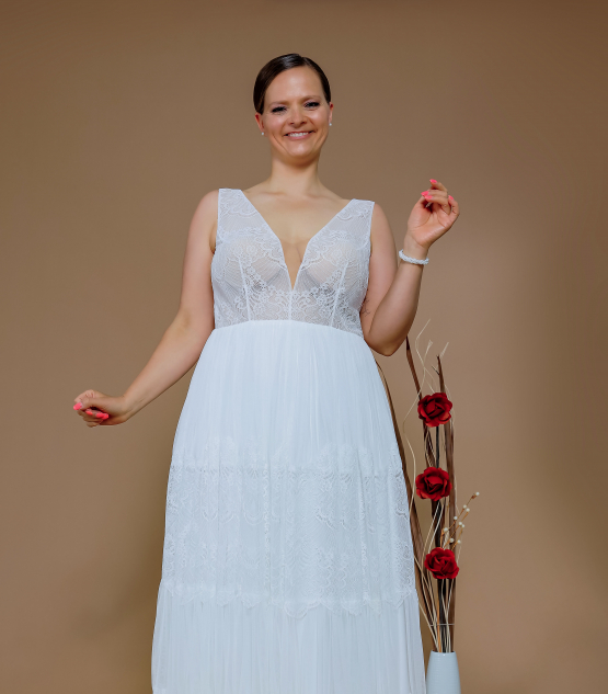 Schantal Brautkleid aus der Kollektion „Pilar XXL“, Modell 14173.
