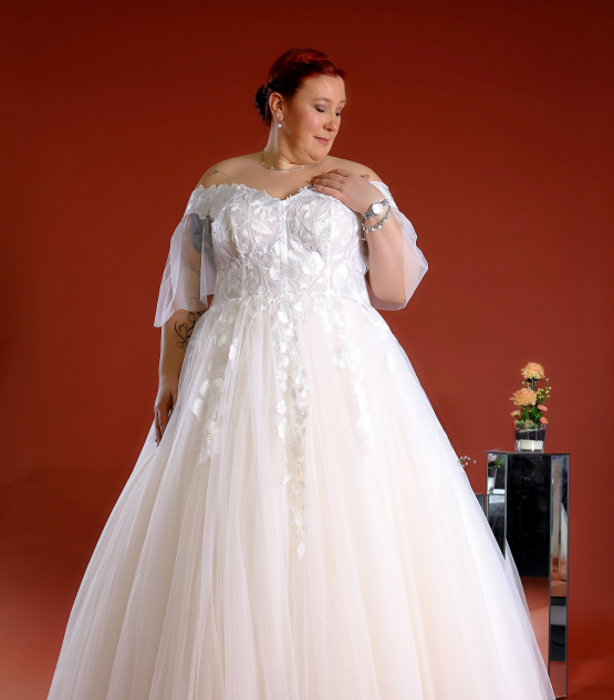 Schantal Brautkleid aus der Kollektion „Pilar XXL“, Modell 52064.