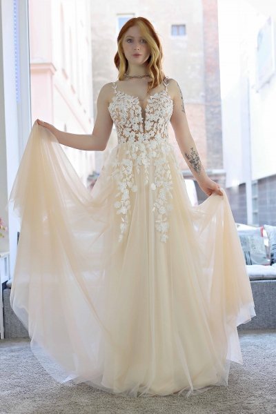Schantal Brautkleid aus der Kollektion „Pilar“, Modell 14004.