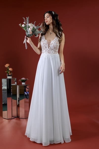 Schantal wedding dress from the collection Elegia, model 14041-2.